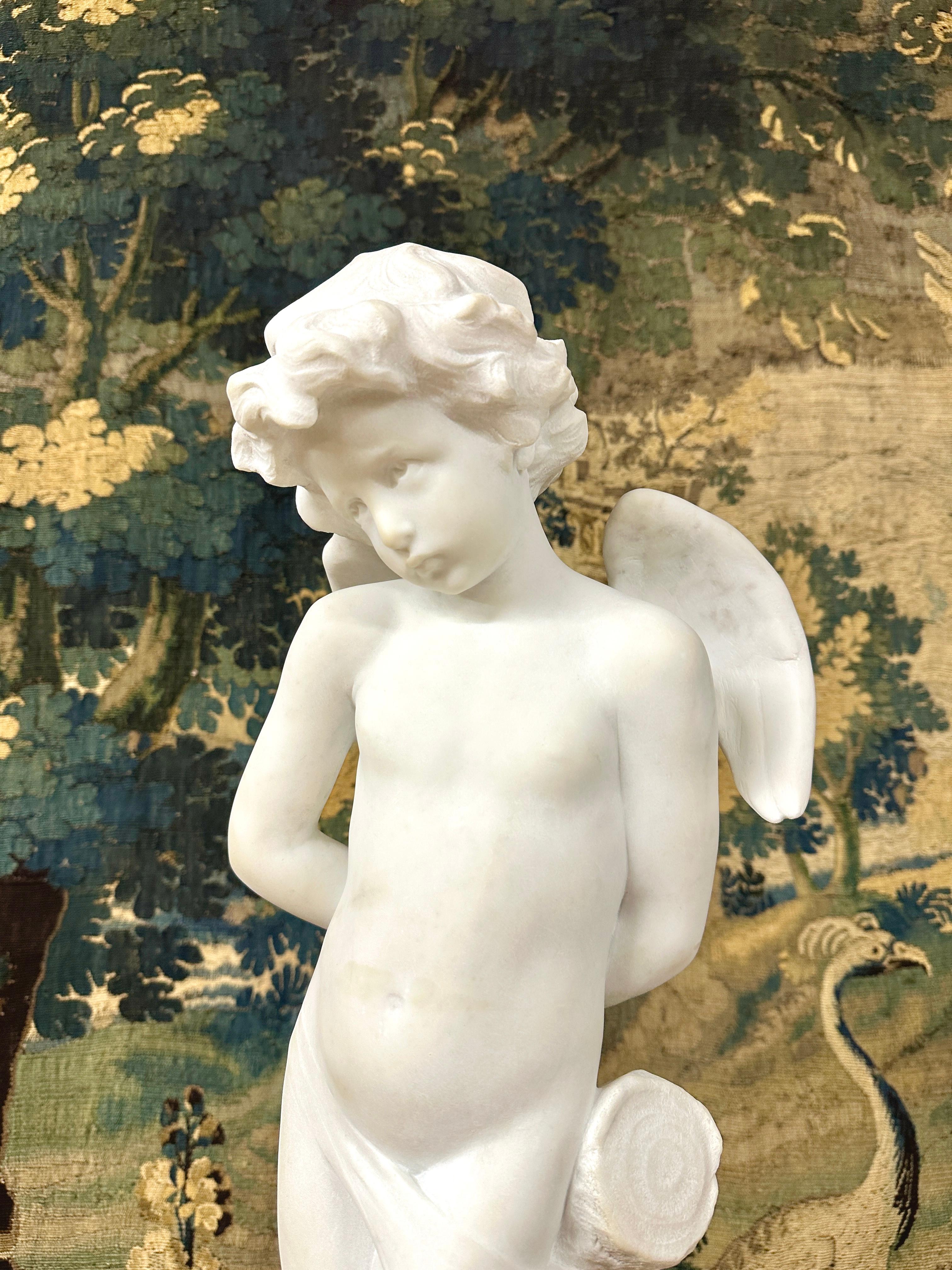 Statue de Cupidon en marbre blanc, signée Denise Delavigne 6