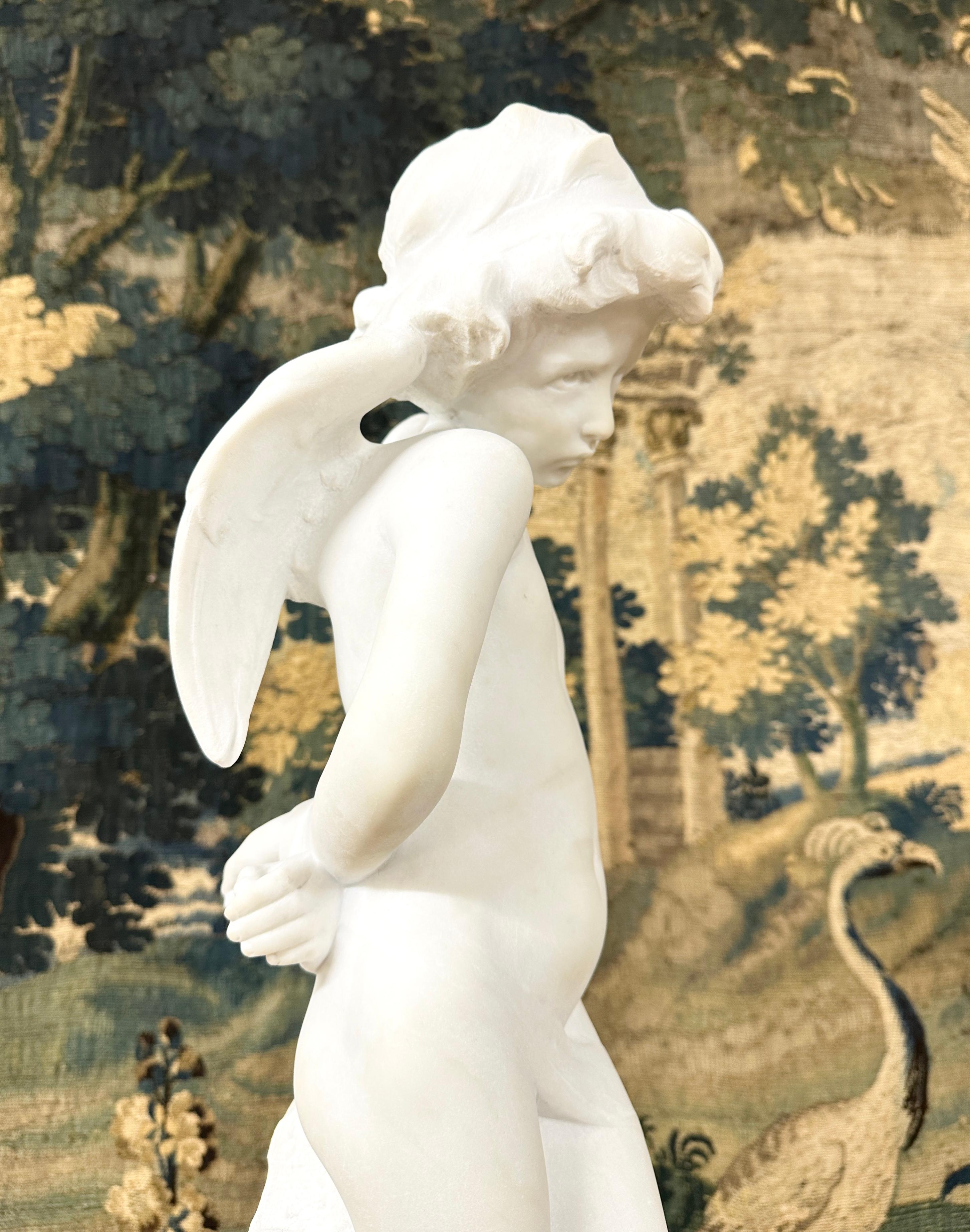 Statue de Cupidon en marbre blanc, signée Denise Delavigne 2