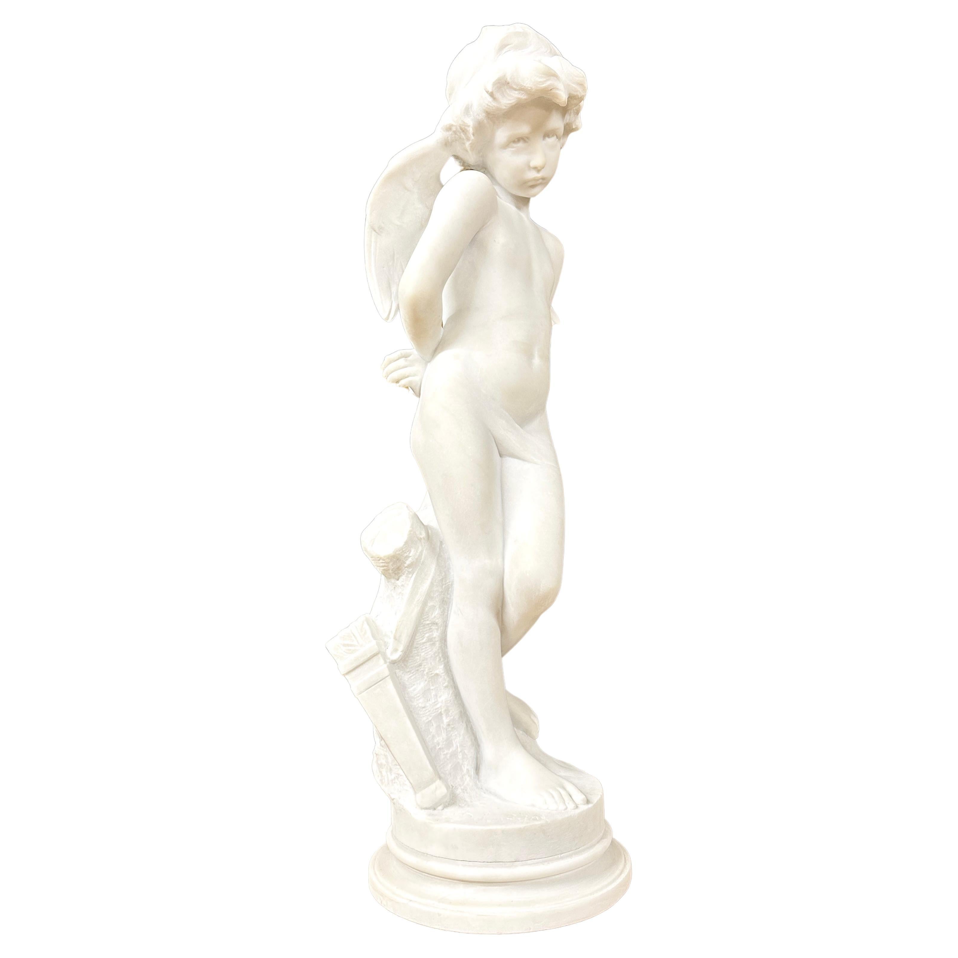 Statue de Cupidon en marbre blanc, signée Denise Delavigne