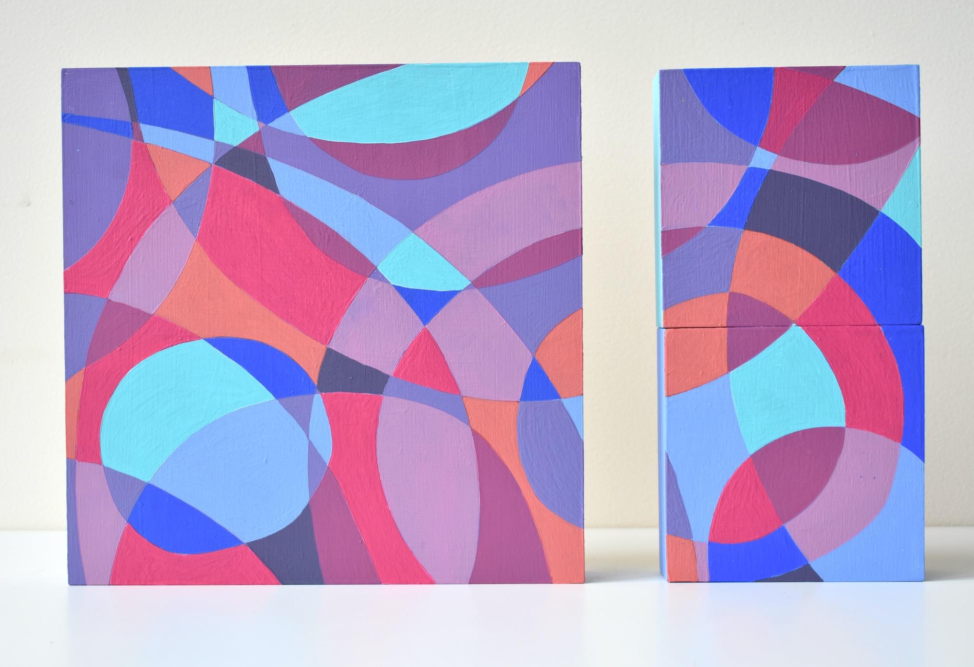 « Interaction 7 », triptyque, violet, bleu, magenta, peinture acrylique - Painting de Denise Driscoll