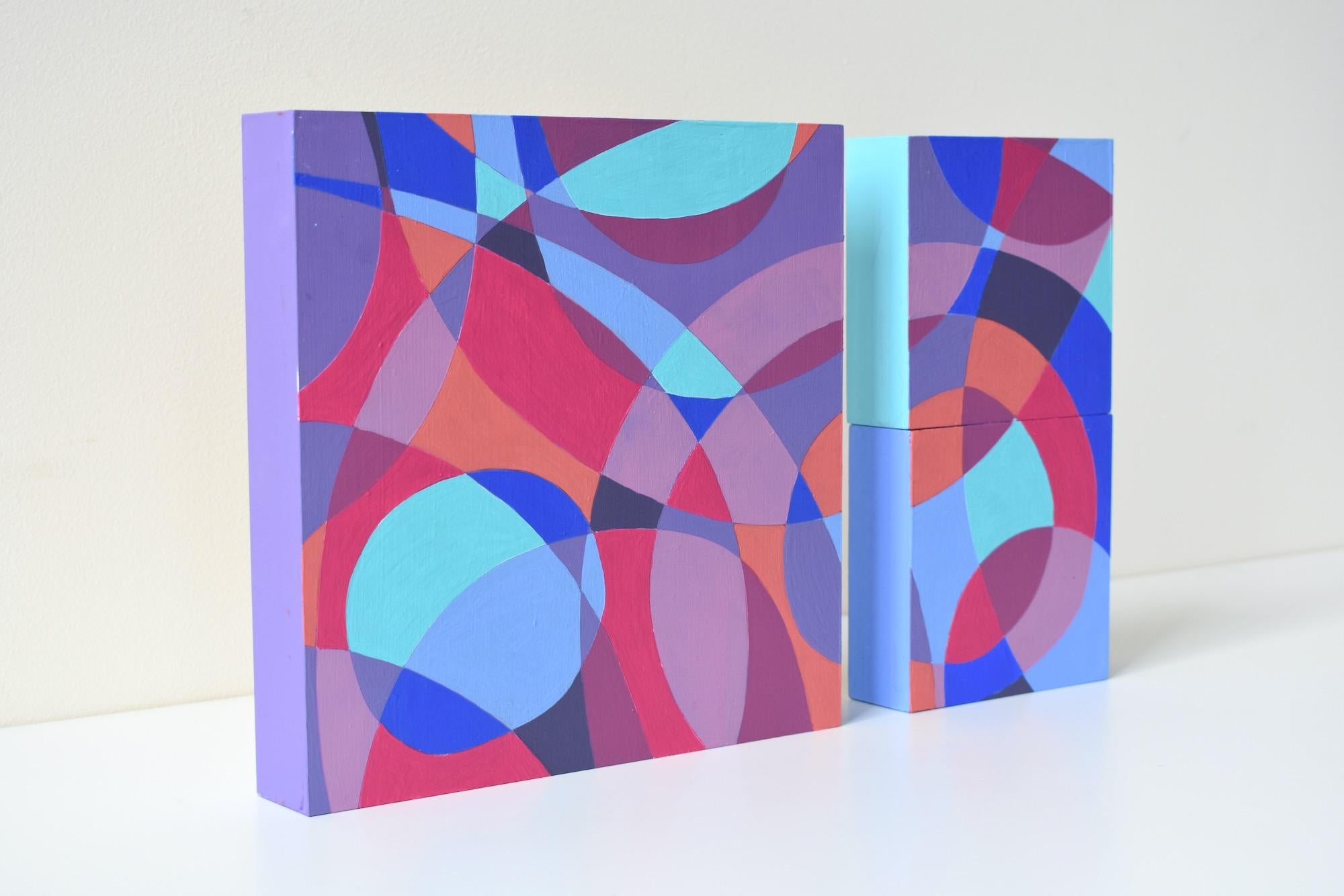 « Interaction 7 », triptyque, violet, bleu, magenta, peinture acrylique - Abstrait Painting par Denise Driscoll