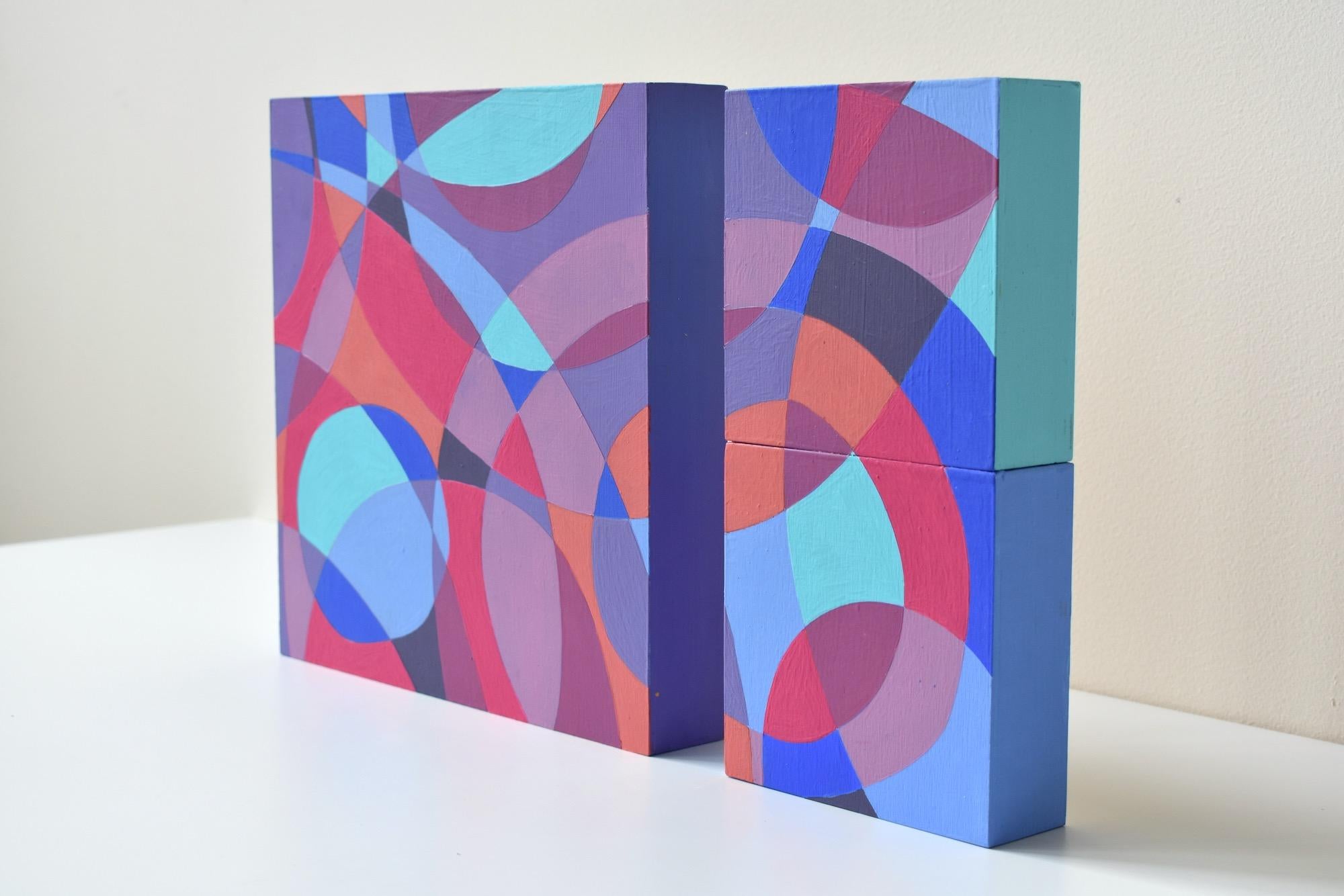 « Interaction 7 », triptyque, violet, bleu, magenta, peinture acrylique - Violet Abstract Painting par Denise Driscoll