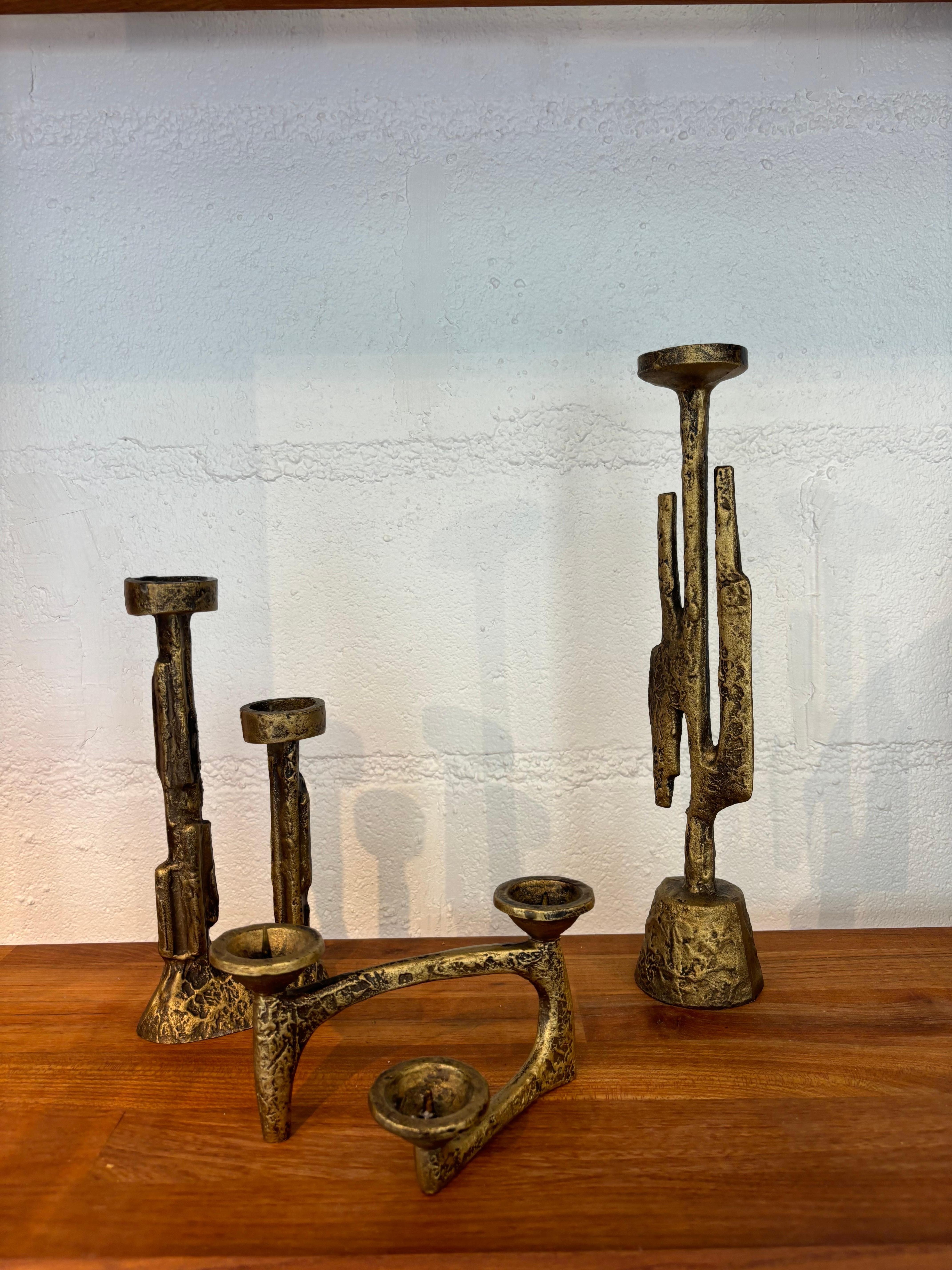 Jolie set de trois bougeoirs attribués à Denise Pietra Corbara, elle fut l'élève de Felix Agostini. 