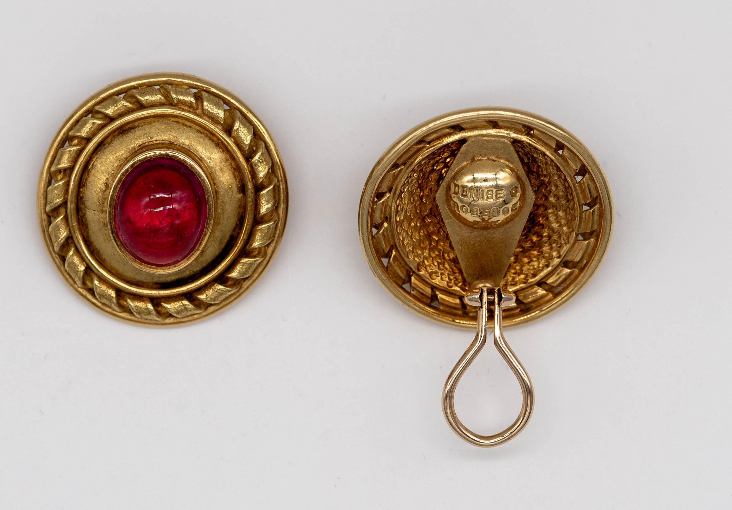 Denise Roberge Ohrclips aus 18 Karat Gold mit Bubblegum-Turmalin und Cabochon für Damen oder Herren