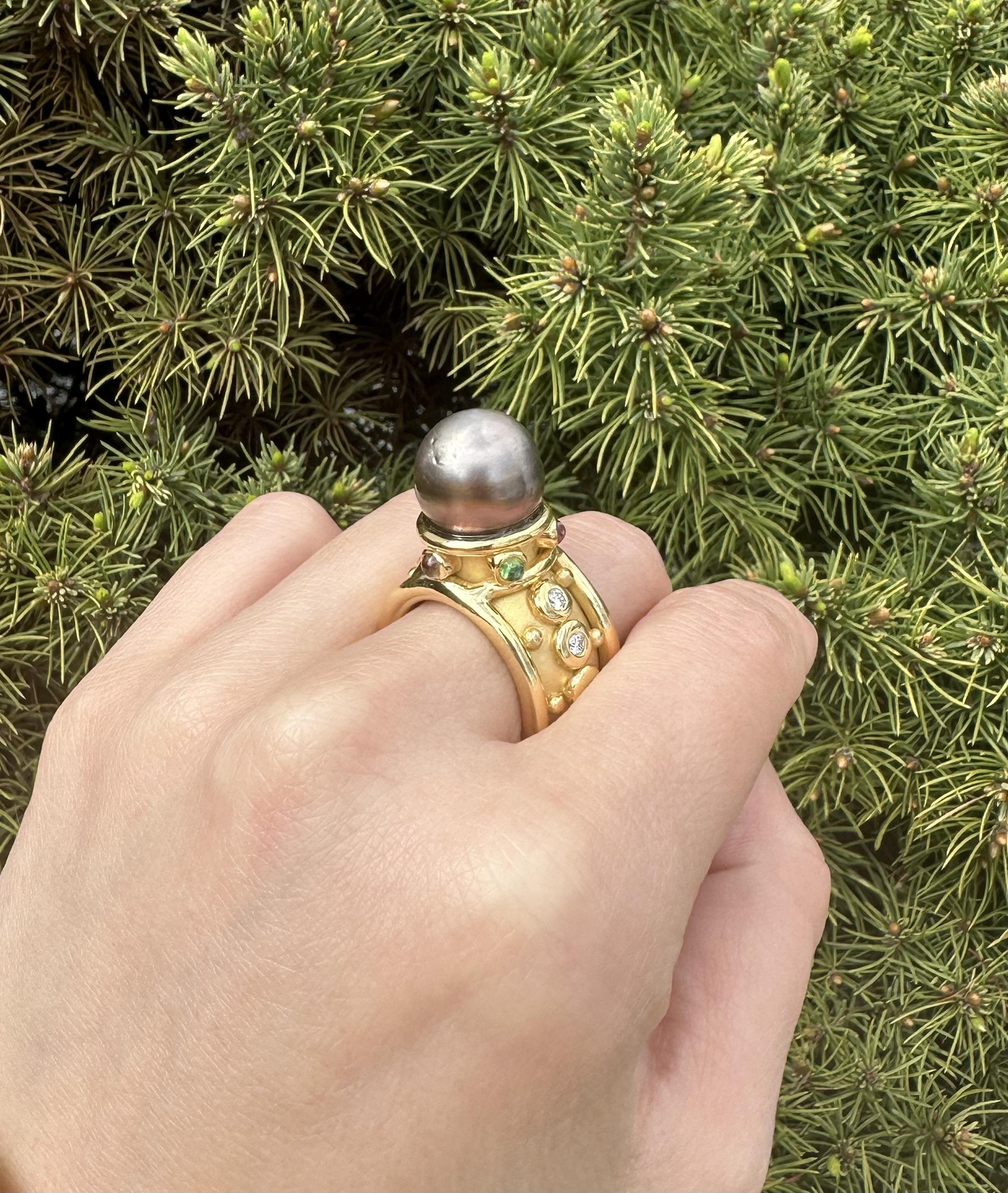 Denise Roberge - Anello largo con perla di Tahiti e diamante a castone in oro 18 ct. in vendita 5