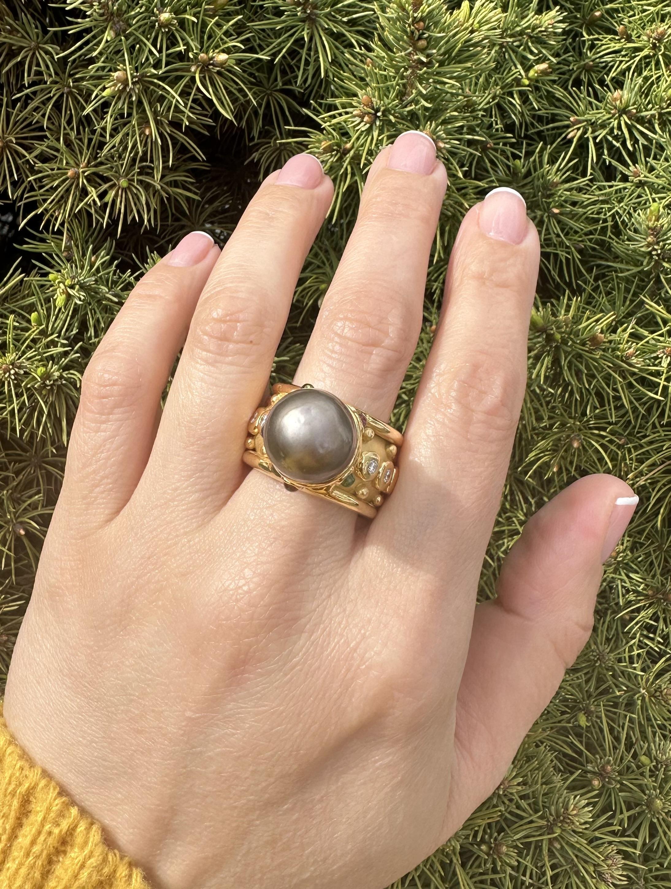 Denise Roberge - Anello largo con perla di Tahiti e diamante a castone in oro 18 ct. in vendita 4