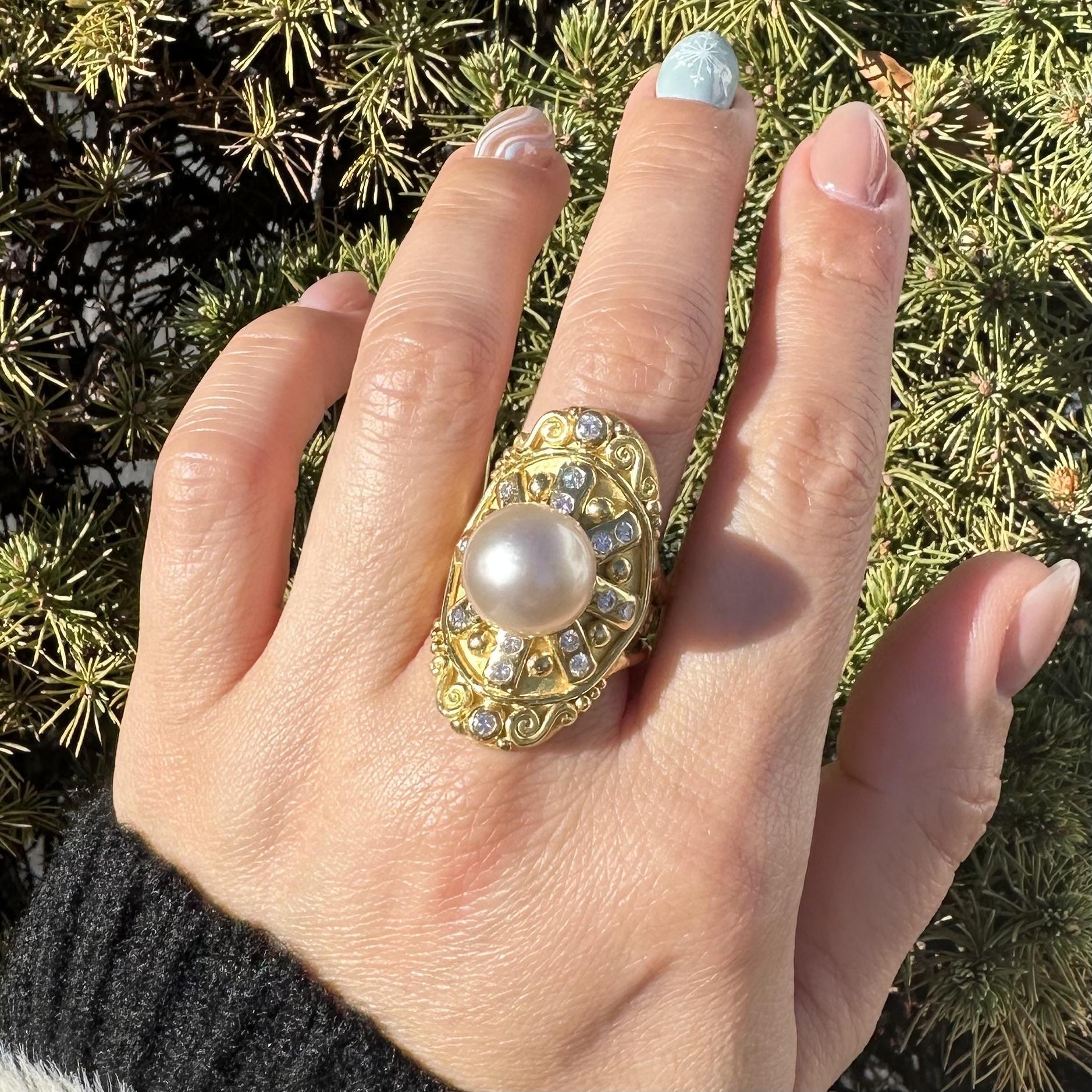 Denise Roberge Bague en or 18k avec perles et diamants, longuement bombée et ornée d'un travail à la grecque détaillé Pour femmes en vente