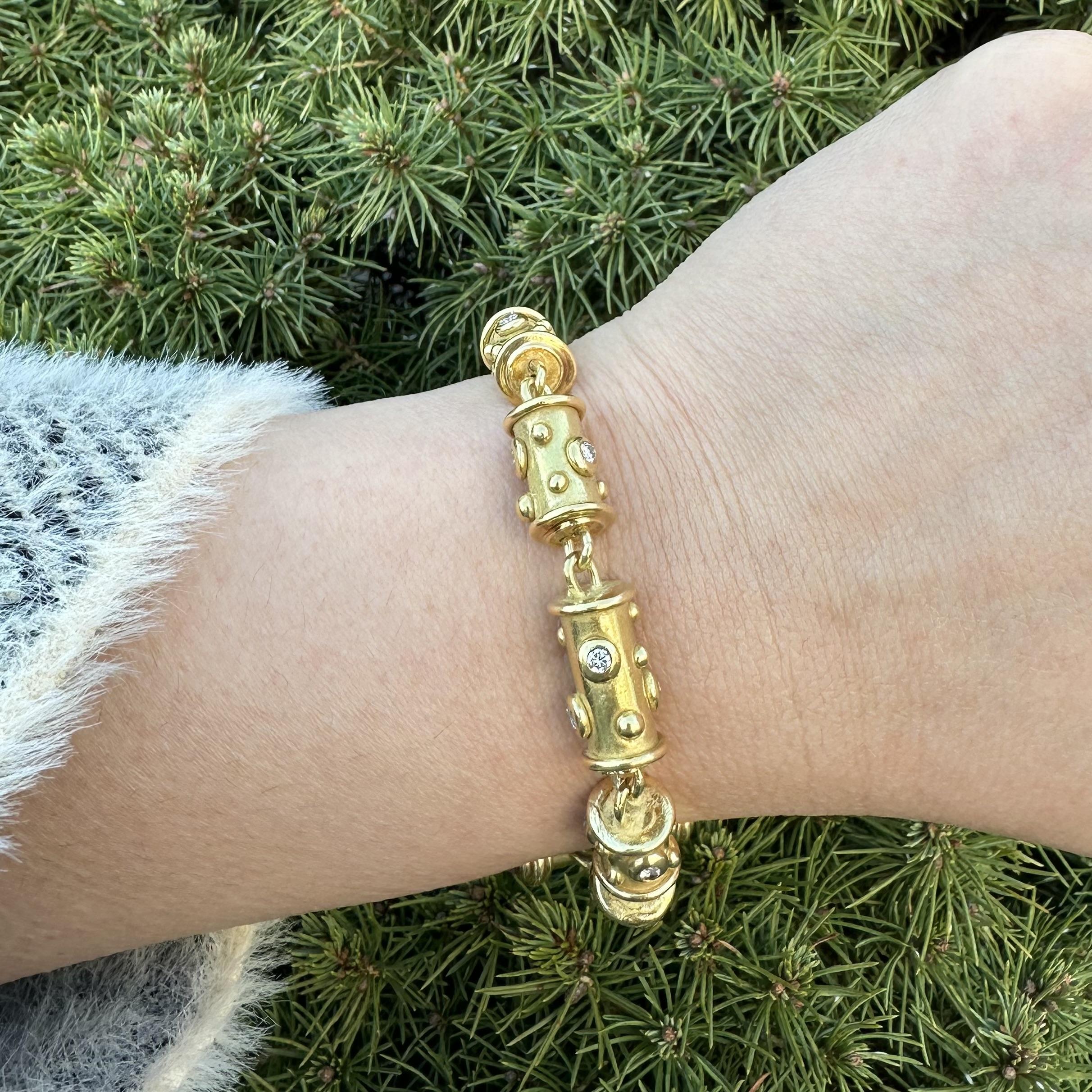 Denise Roberge Pulsera de Oro Amarillo de 18k con Diamantes Cilíndricos Redondos en venta 7