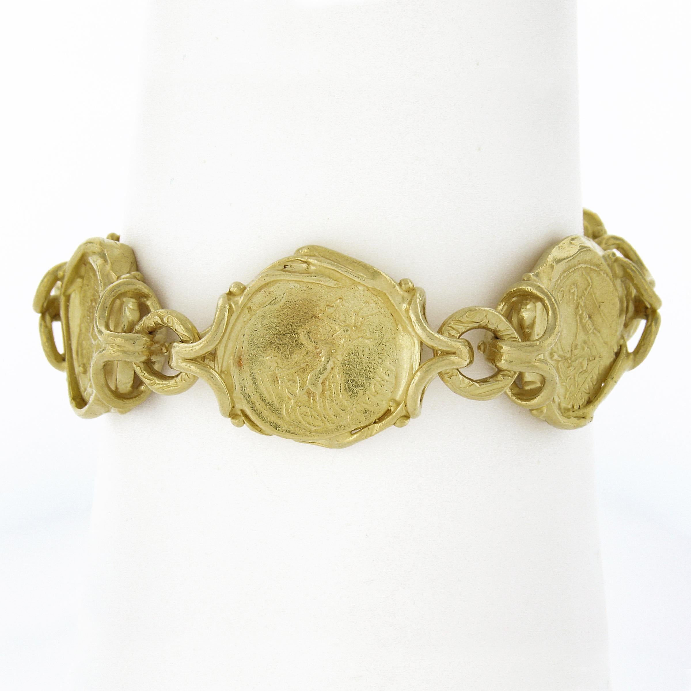 MATERIAL: Massives 22k Gelbgold
Gewicht: 91,15 Gramm
Kette Typ: 5 antike Münzen mit texturiertem, detailliertem Glied
Länge der Kette:	Passt bequem bis zu einem 7-Zoll-Handgelenk (an einem Handgelenk befestigt)
Link Breite: 19.7mm
Schließe: