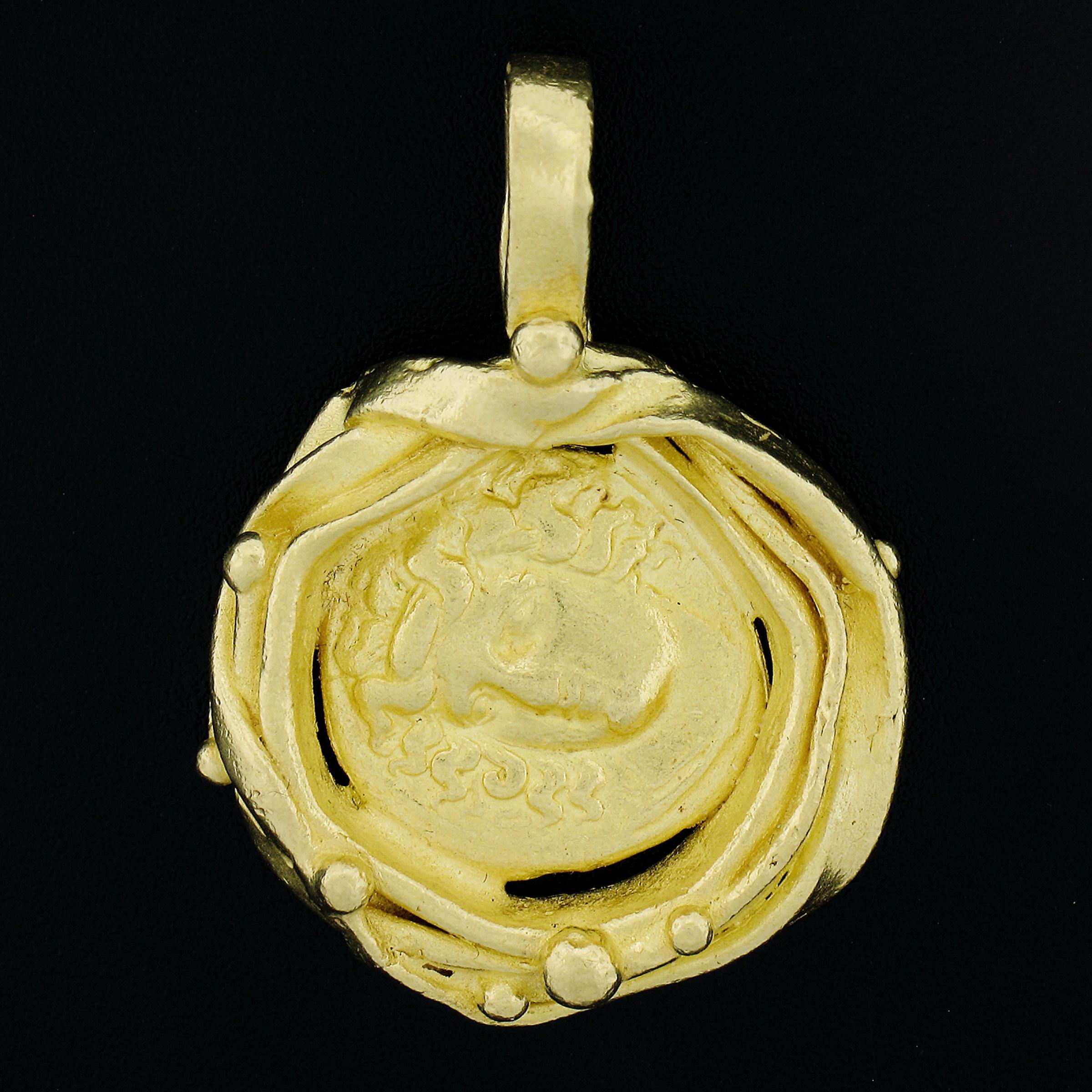 MATERIAL : Or jaune massif 22k 
Poids total : 28,93 grammes
Diamètre : 29,6 mm (1,1