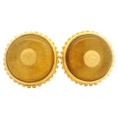 Denise Roberge Pendientes de oro amarillo de 22k con textura de citrino y reborde de cuentas