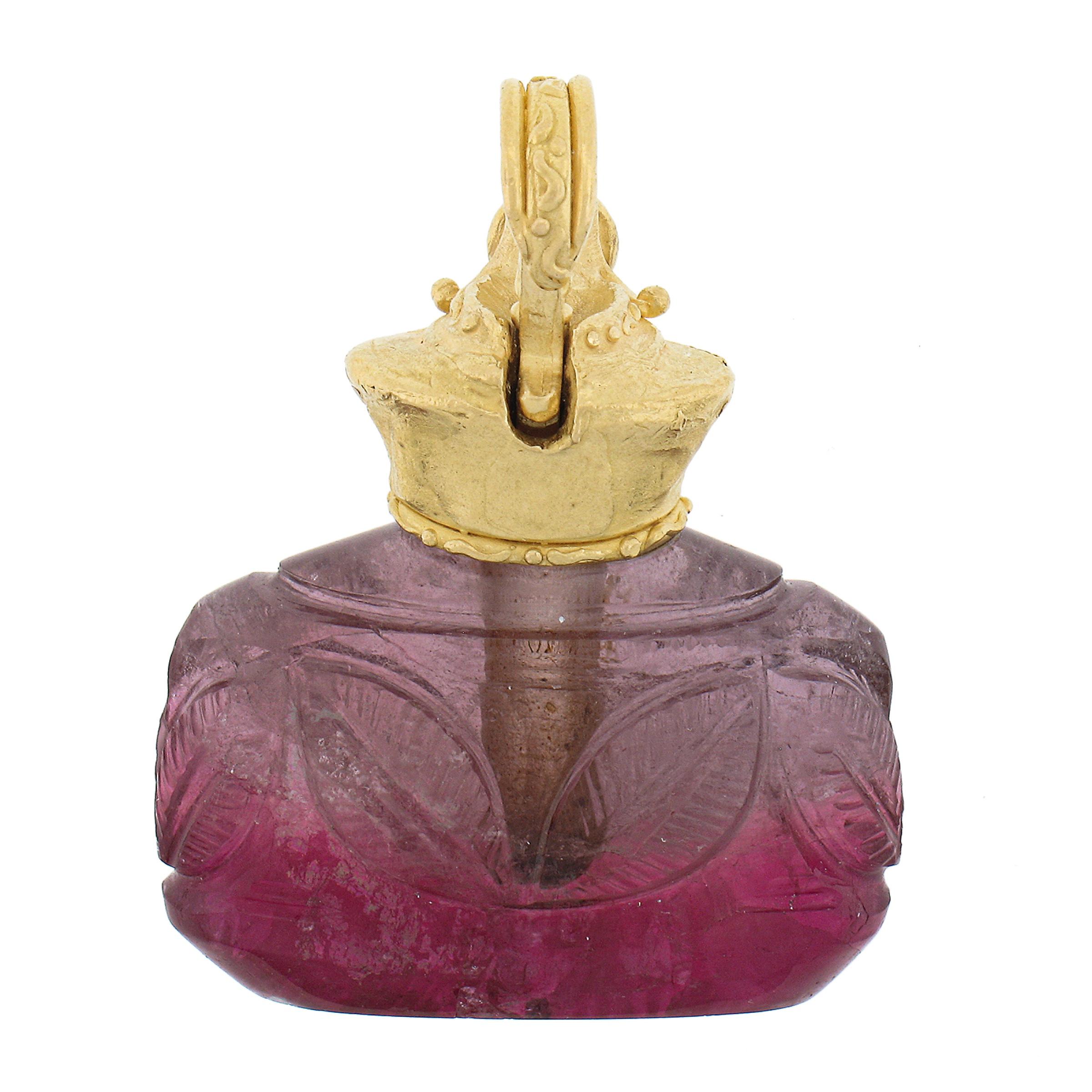 Non taillé Denise Roberge Pendentif en forme de bouteille en or jaune 22 carats sculpté à la main en vente