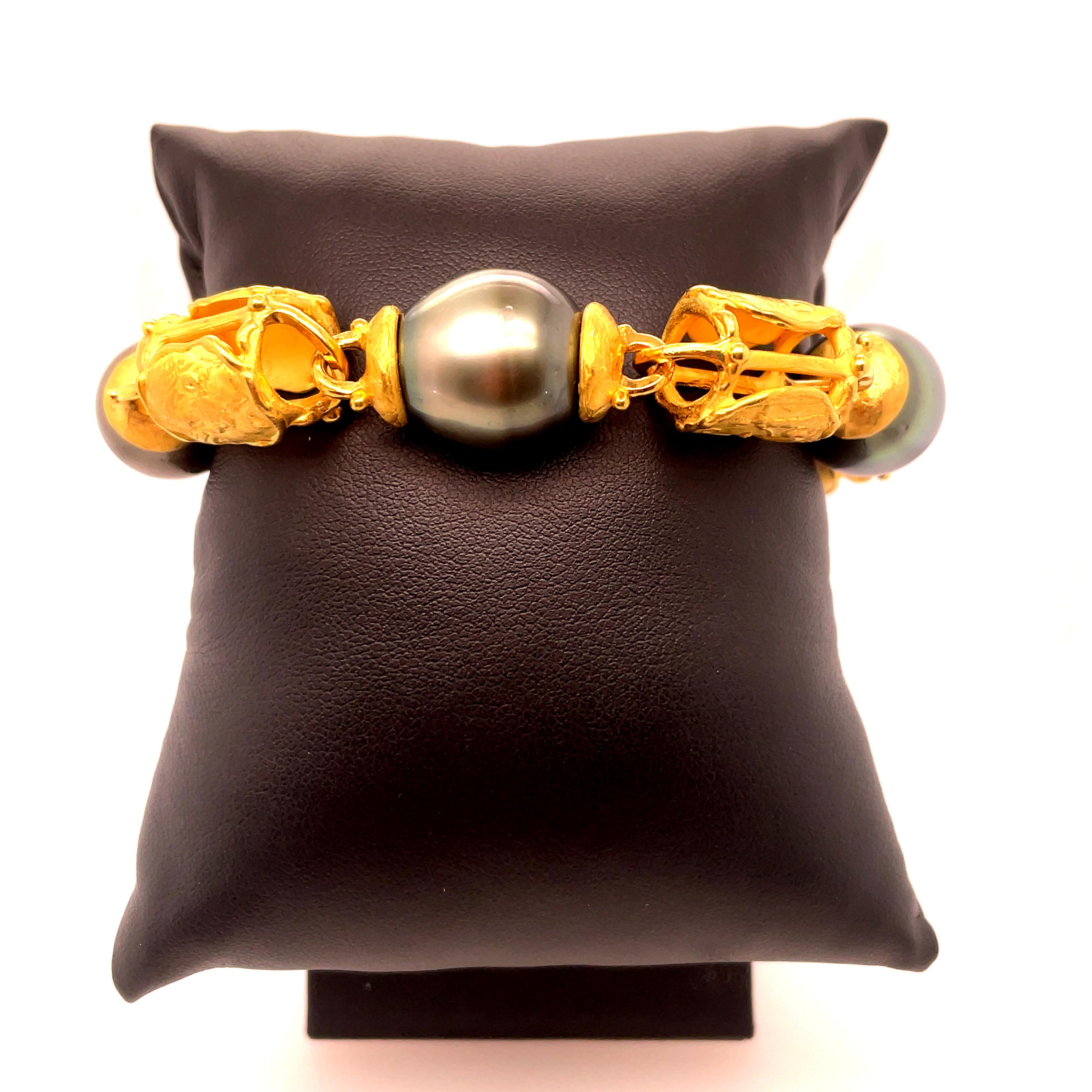 Made from 22kt yellow gold, the stunning Denise Roberge bracelet is the perfect bracelet with 4 Tahitian pearls.