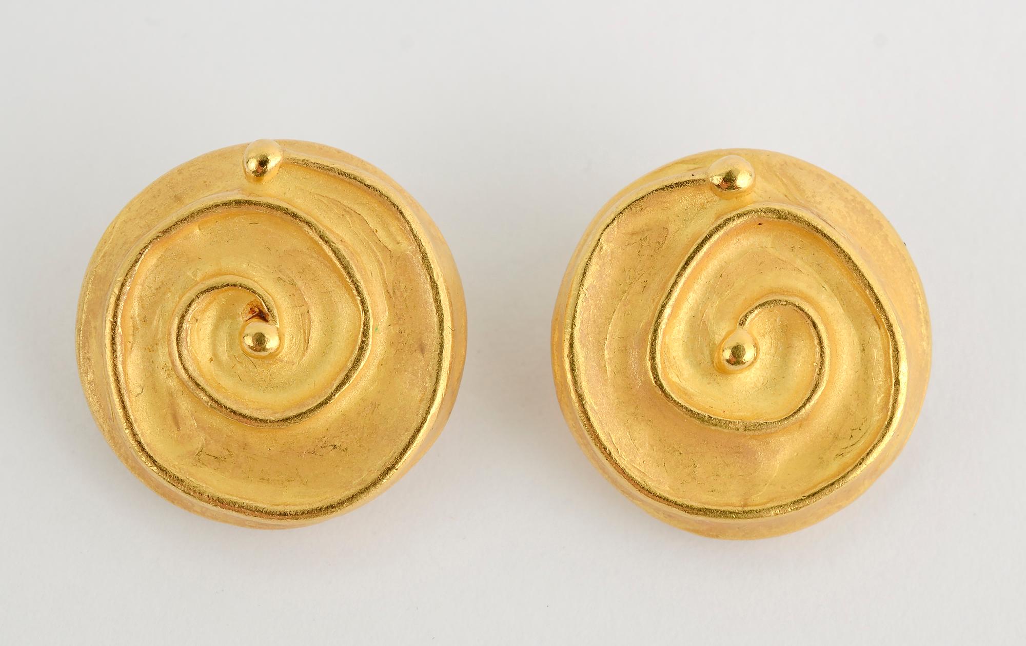 Denise Roberge Gold Button Earrings with Coiled Design In Excellent Condition In Darnestown, MD