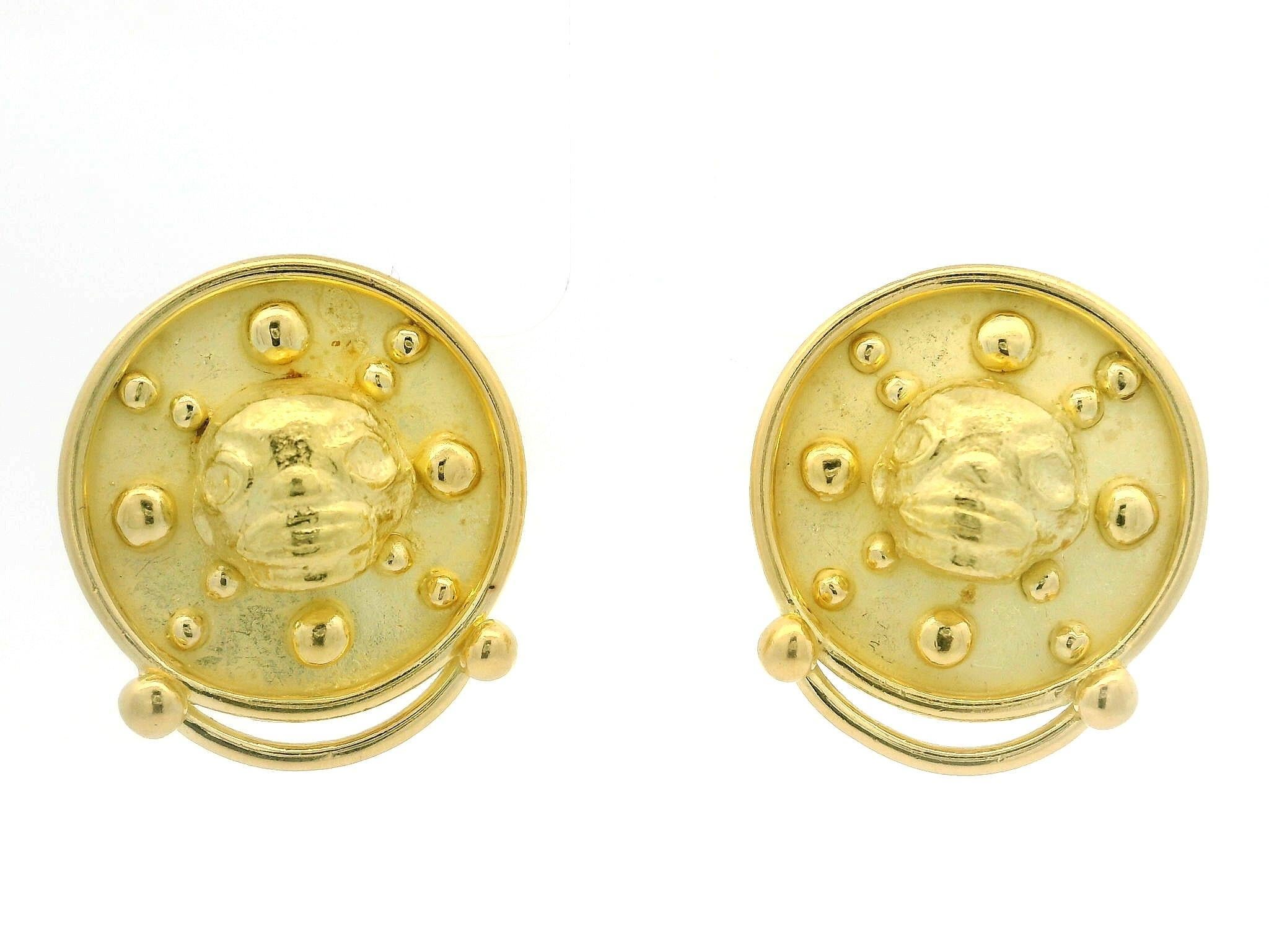 Denise Roberge Boucles d'oreilles clip en or jaune 18 carats avec bouton à face texturée en vente 6