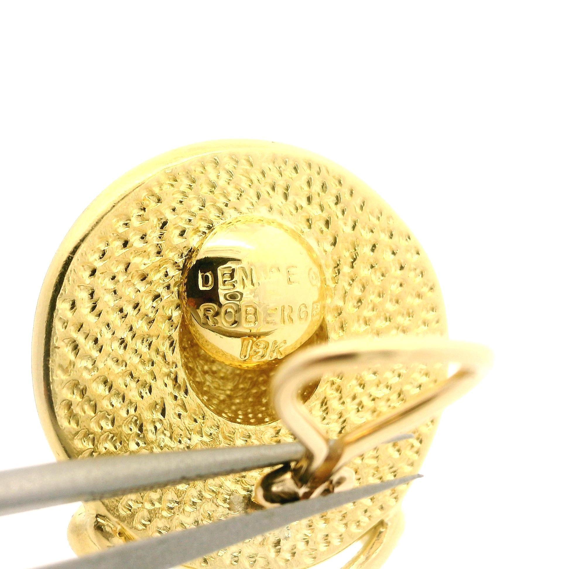 MATERIAL : Or jaune massif 18 carats avec dos en or 14 carats
Poids : 26,74 grammes
Support : Fermetures à clip (Les oreilles percées ne sont pas nécessaires - Nous pouvons ajouter des poteaux si vous le souhaitez, mais il s'agira d'une VENTE FINALE