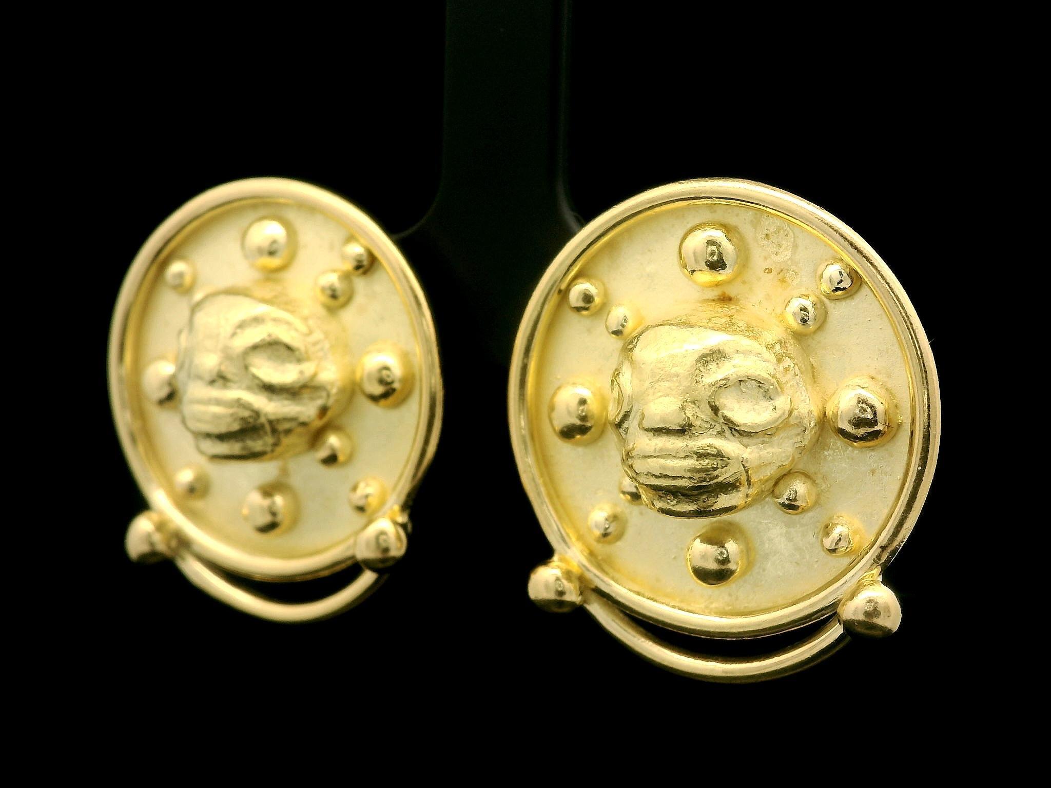Denise Roberge Boucles d'oreilles clip en or jaune 18 carats avec bouton à face texturée Pour femmes en vente