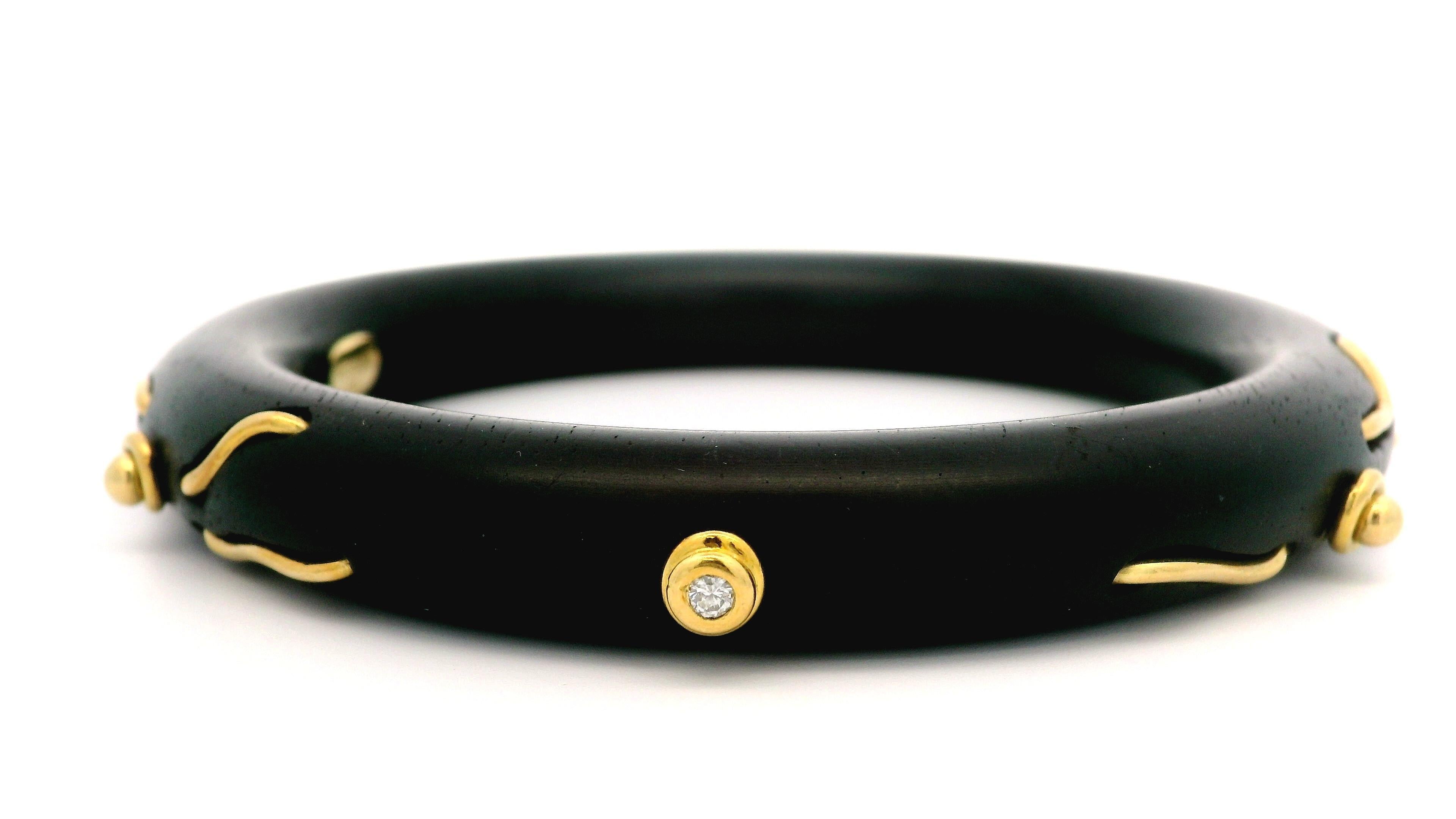 Denise Roberge Bracelet jonc en bois et or jaune 18 carats avec diamants à la lunette en vente 1