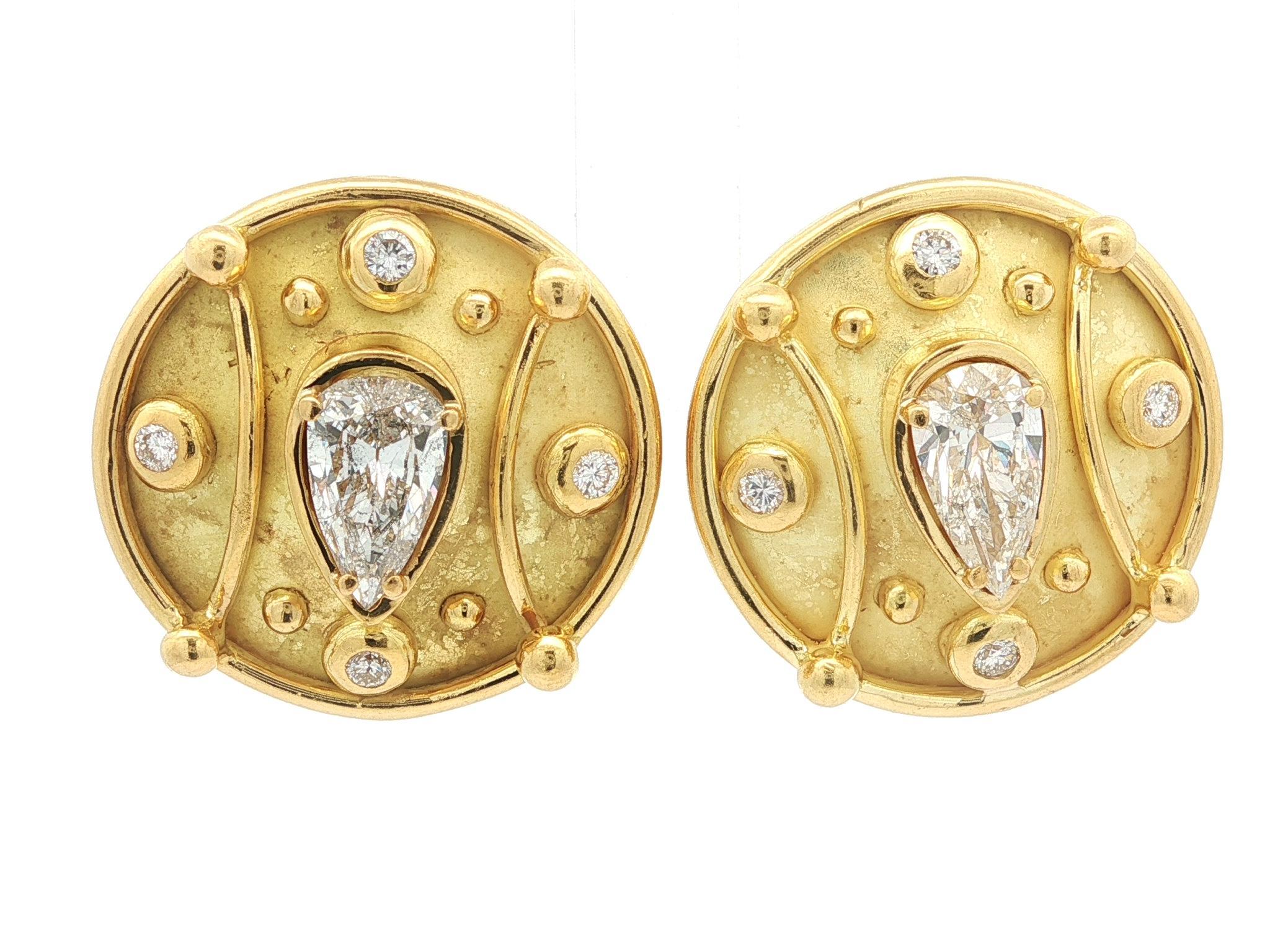 Boucles d'oreilles or jaune Denise Roberge 3.74ctw Large Pear Bezel Round Diamond en vente 1