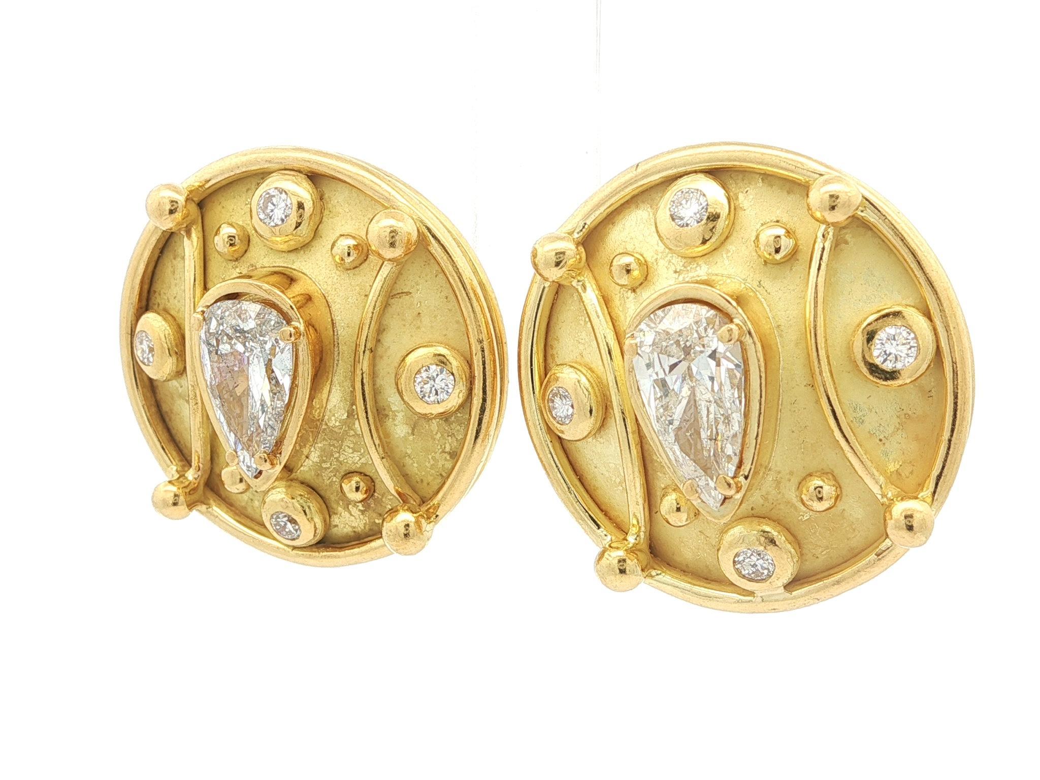 Boucles d'oreilles or jaune Denise Roberge 3.74ctw Large Pear Bezel Round Diamond en vente 3