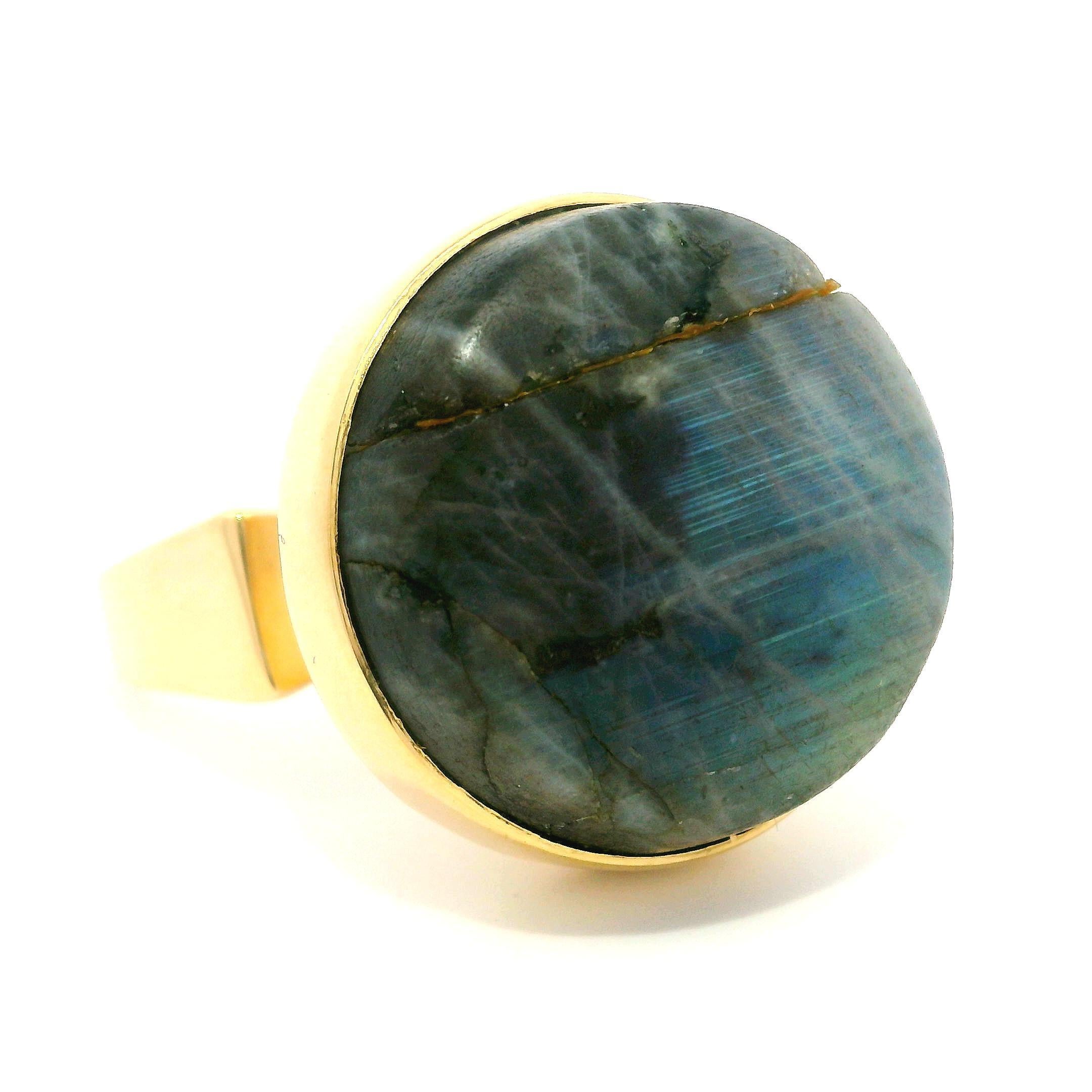 Women's Denmark 14k Yellow Gold Round Cabochon Cut Labradorite Large Cocktail Ring For Sale