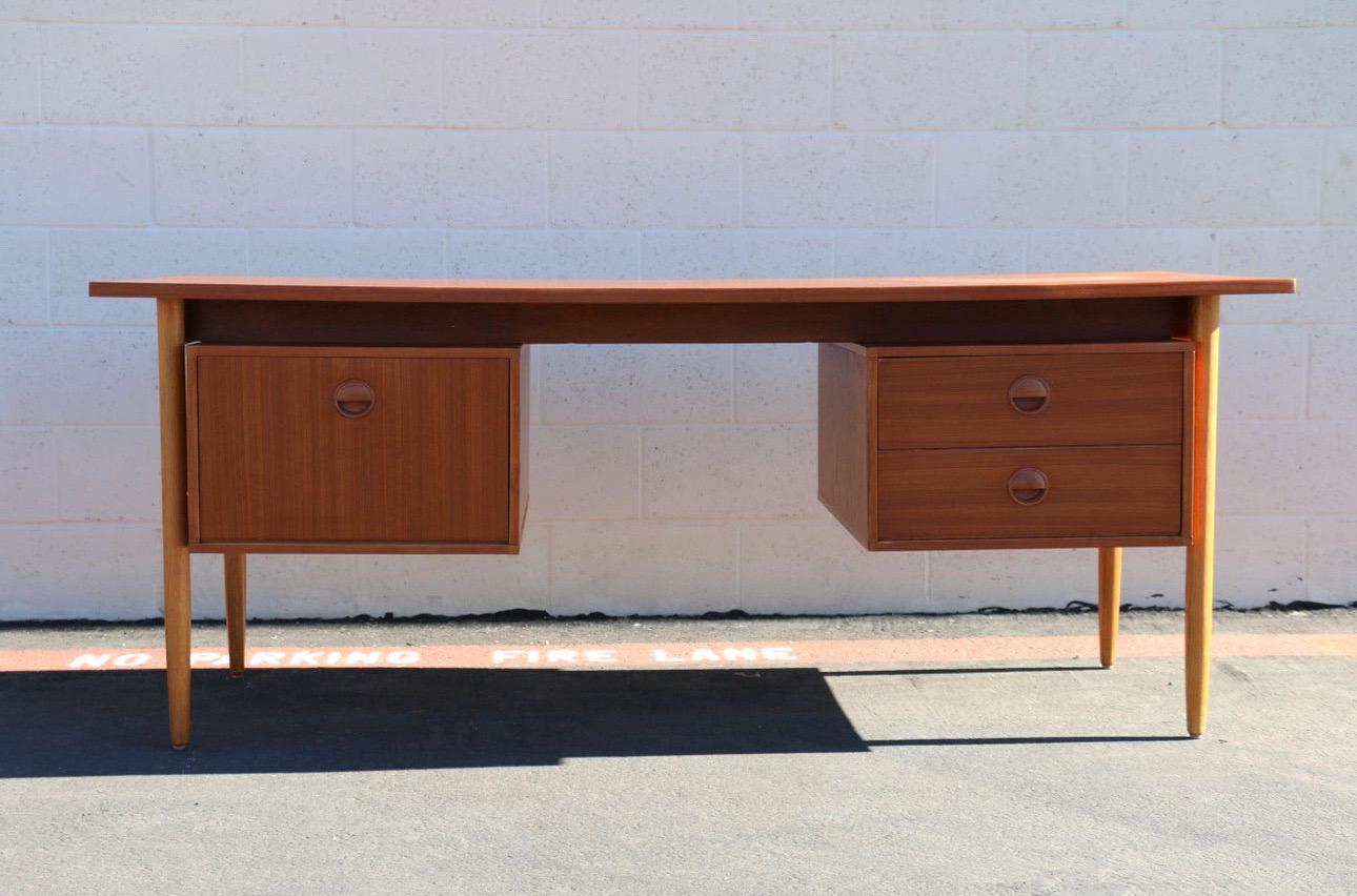Wonderful Danish writing desk original from the 1960’s. This is an attributed to Arne Vodder, it has no label or sign. This desk has enough space for storage, it has two drawers and a storage unit on one side, and two built-in square shelves on the