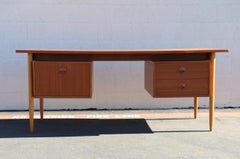 Denmark 1960’s Mid-Century Modern Writing Desk Attributed to Arne Vodder