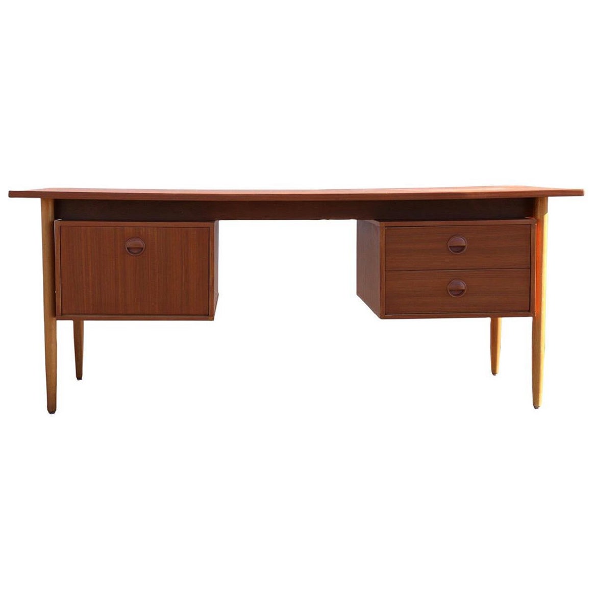 Denmark 1960’s Mid-Century Modern Writing Desk Attributed to Arne Vodder