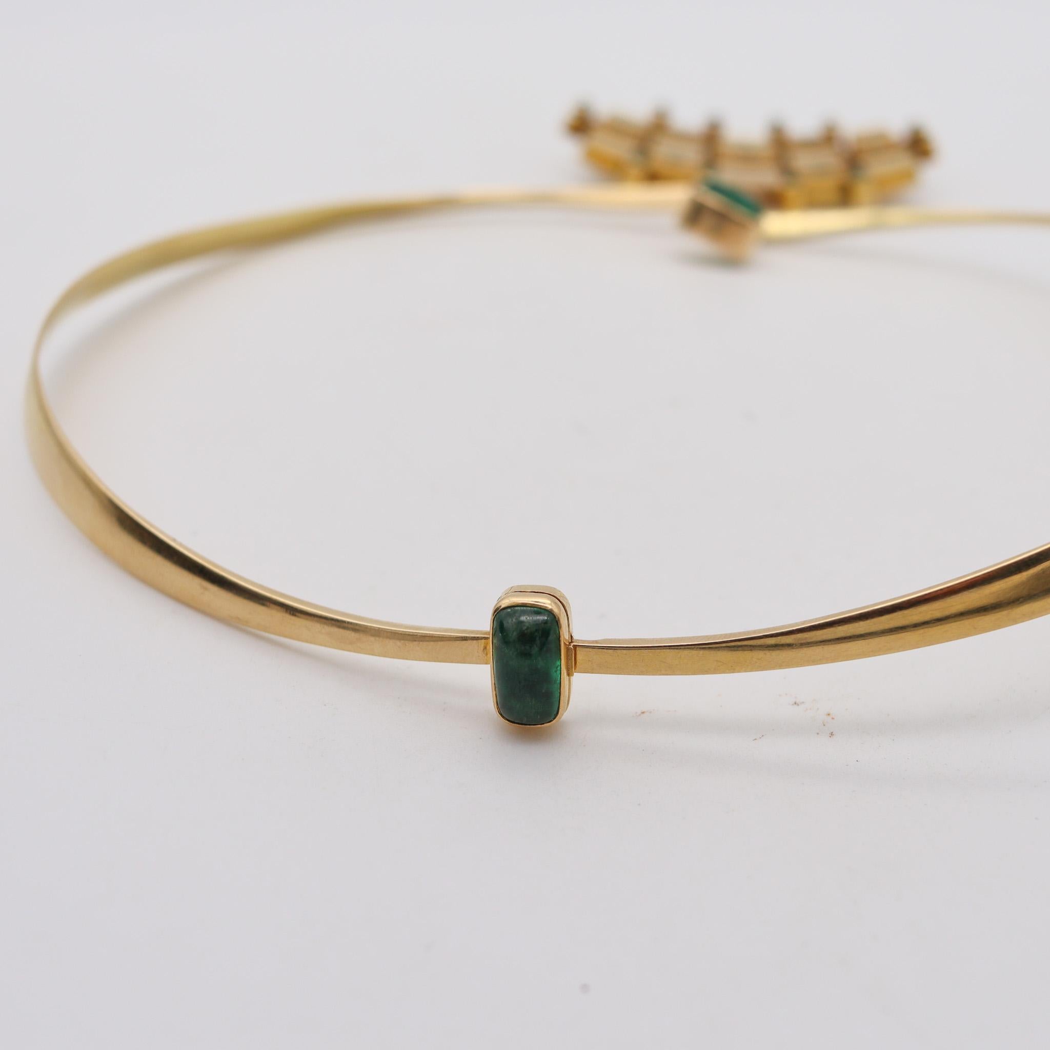 Dänemark 1970 Modernistische geometrische Halskette aus 18 Karat Gold mit 9,75 Gesamtkaratgewicht in Smaragden im Zustand „Hervorragend“ im Angebot in Miami, FL