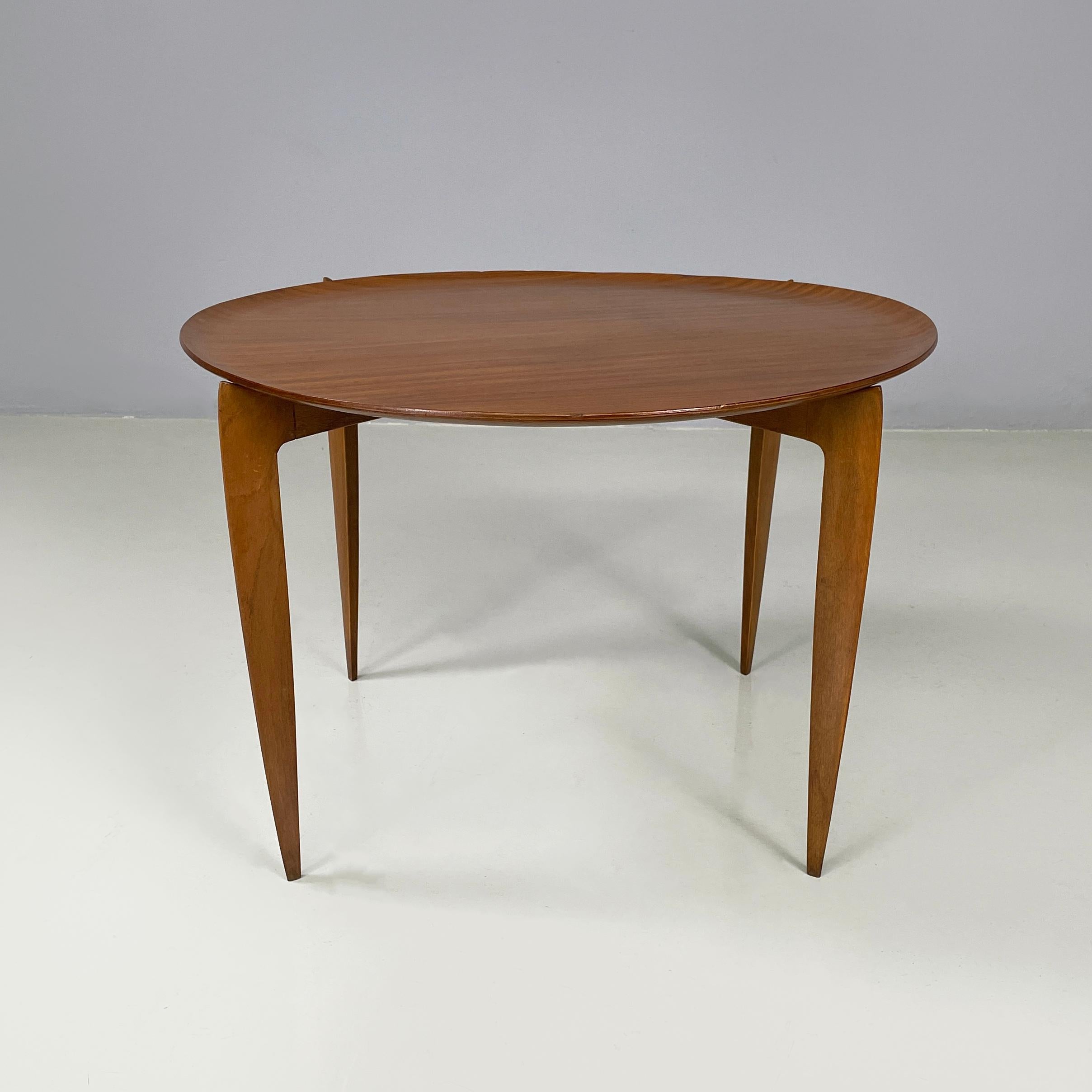 Table basse danoise moderne du milieu du siècle avec plateau 4508 de Fritz Hansen, années 1960
Table basse mod. 4508 avec plateau rond, entièrement en teck. Les pattes ont tendance à se resserrer vers le pied. Les pieds peuvent être fermés et la