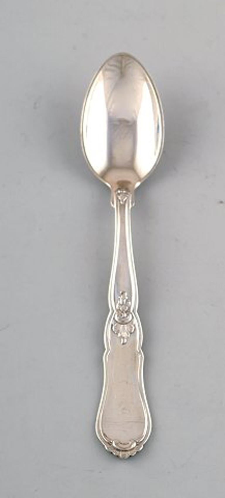 Denmark, silver cutlery. Tea spoon. Measures 12 cm.
Marked.
In very good condition.
12 pieces in stock.