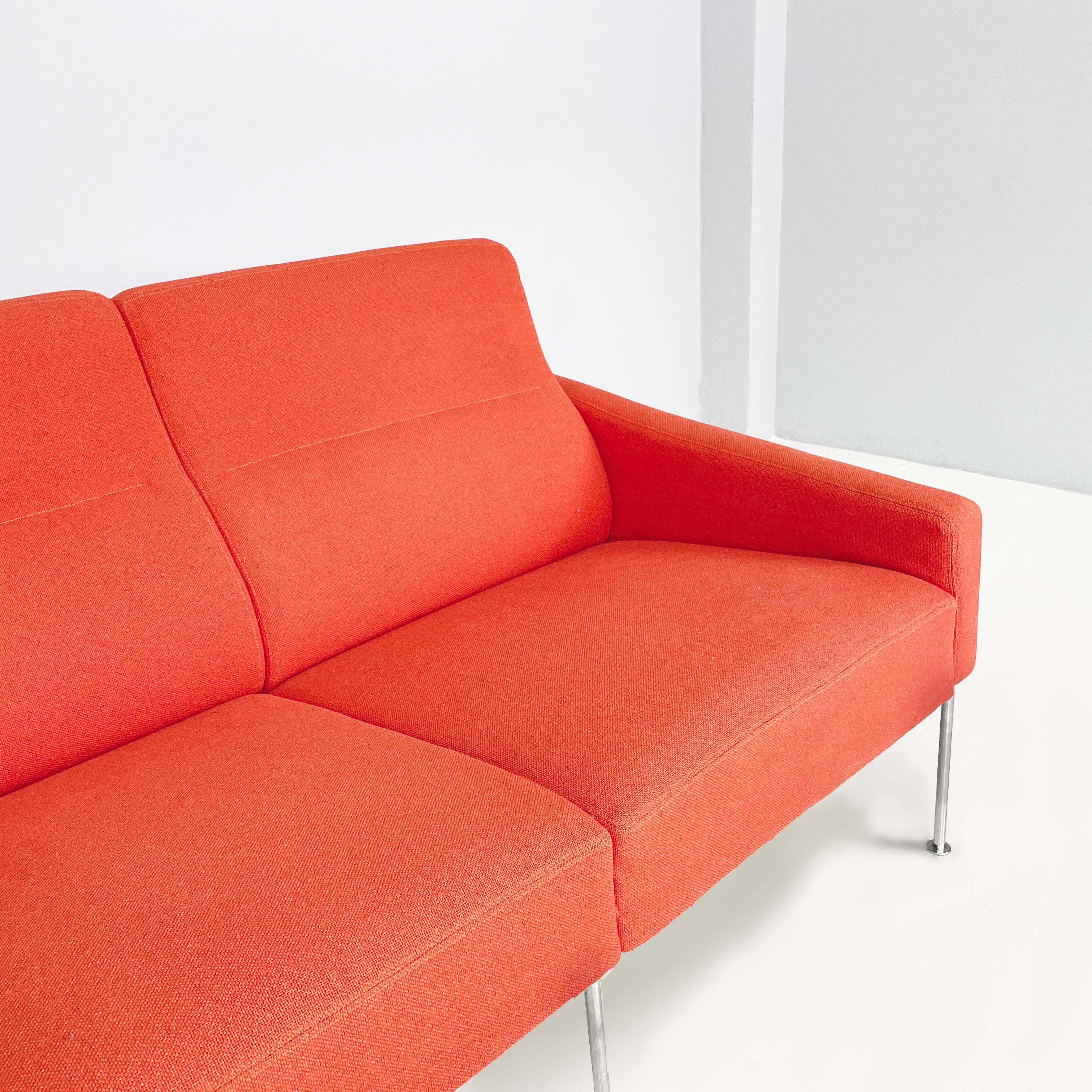 Denmark Three-seater sofa 3303 Airport by Arne Jacobsen for Fritz Hansen, 1993 In Good Condition For Sale In MIlano, IT