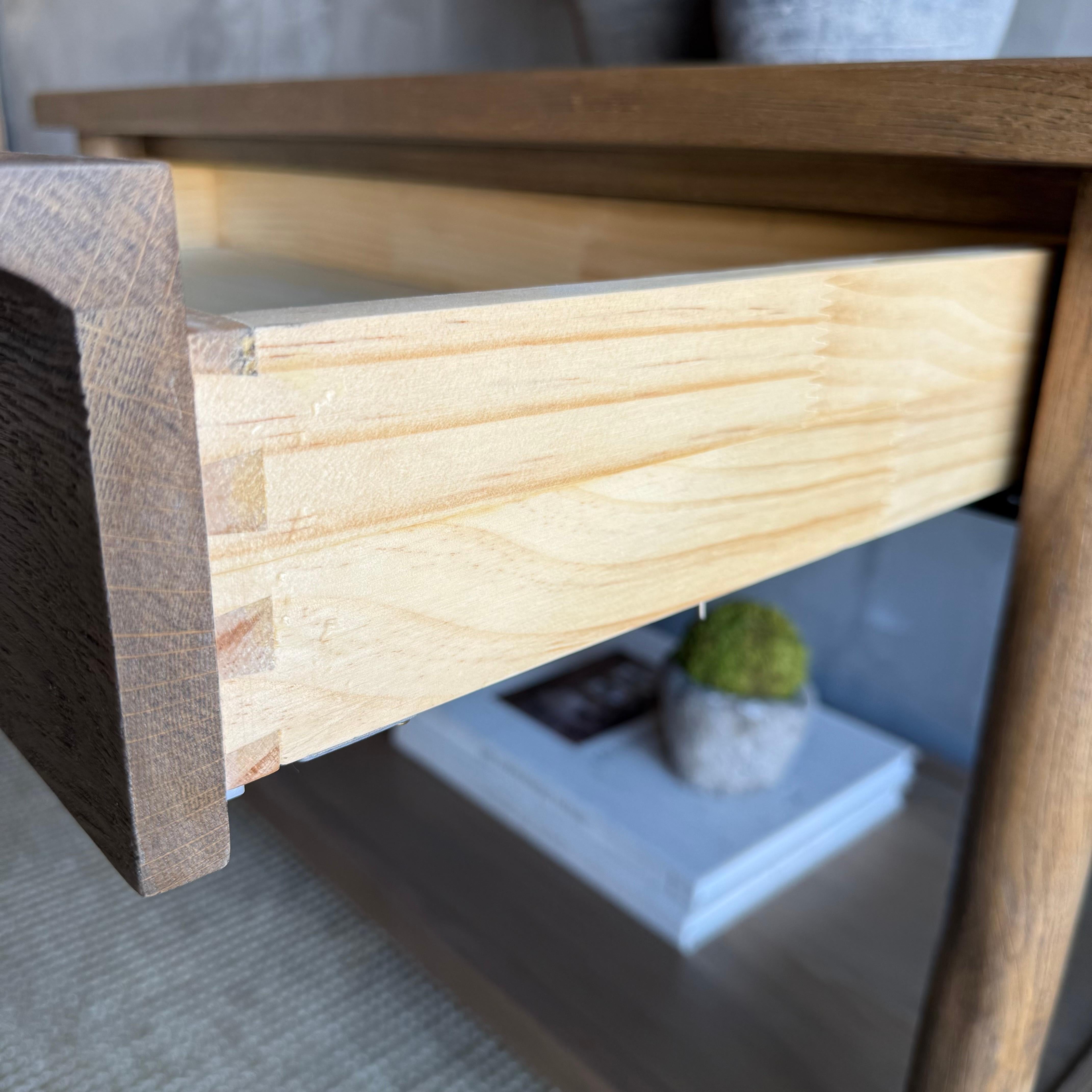 Table de nuit Denmark en Oak Oak avec tiroir à fermeture progressive en Montana Brown en vente 3