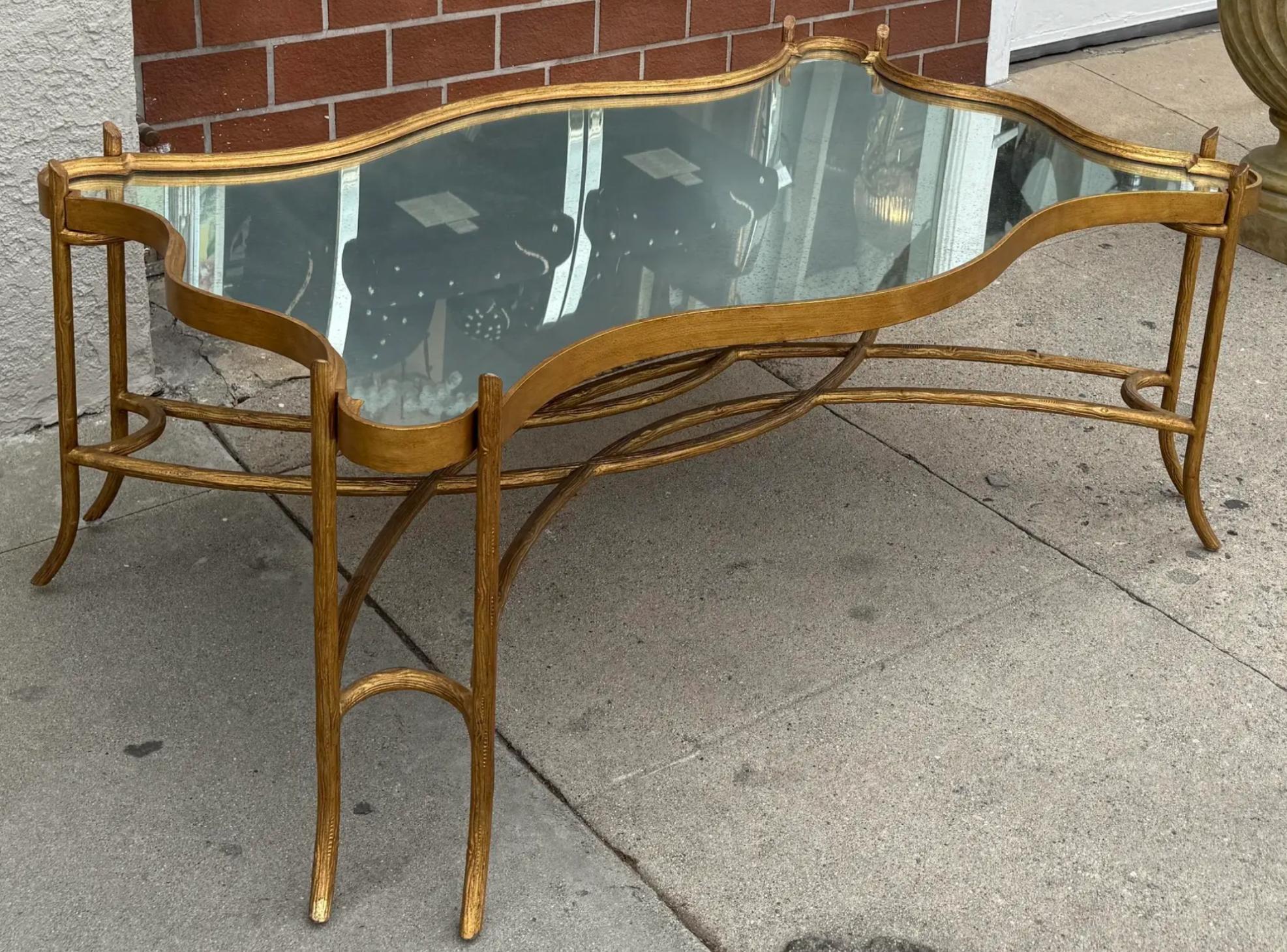 Dennis und Leen Formations Vergoldetes Eisen Cocktail Tisch W Aged Spiegel Tablett oben im Zustand „Gut“ im Angebot in LOS ANGELES, CA