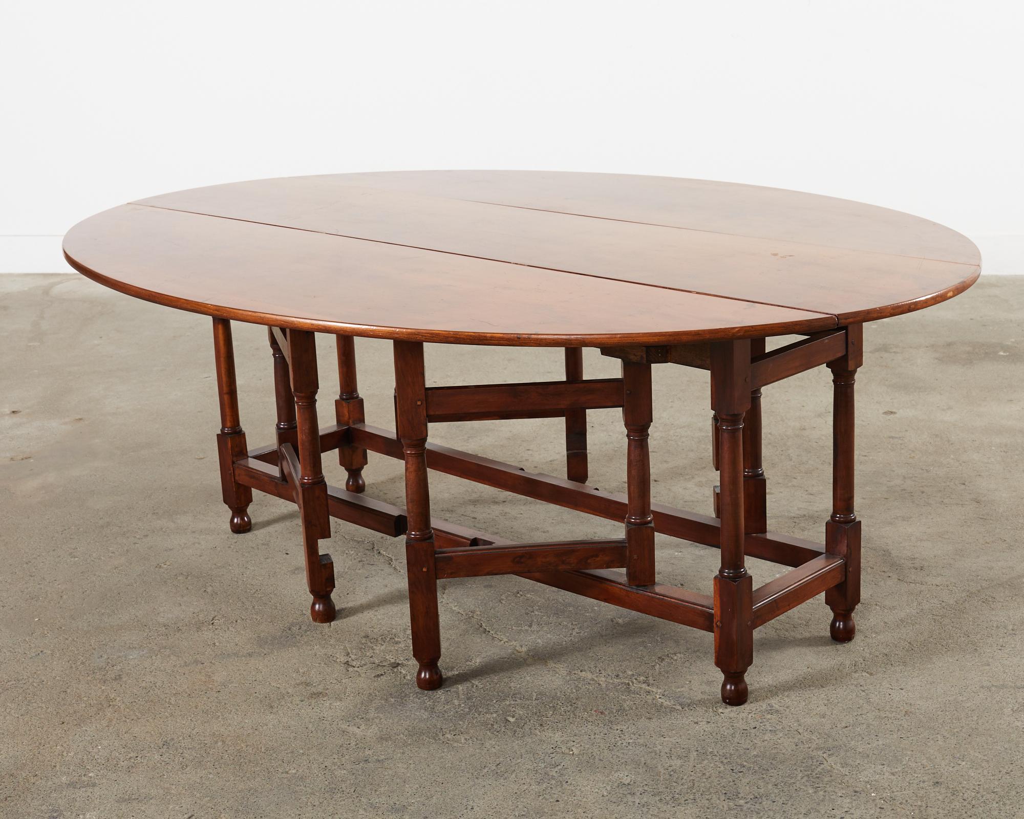 American Dennis and Leen Georgian Style Drop-leaf Oval Dining Table  For Sale