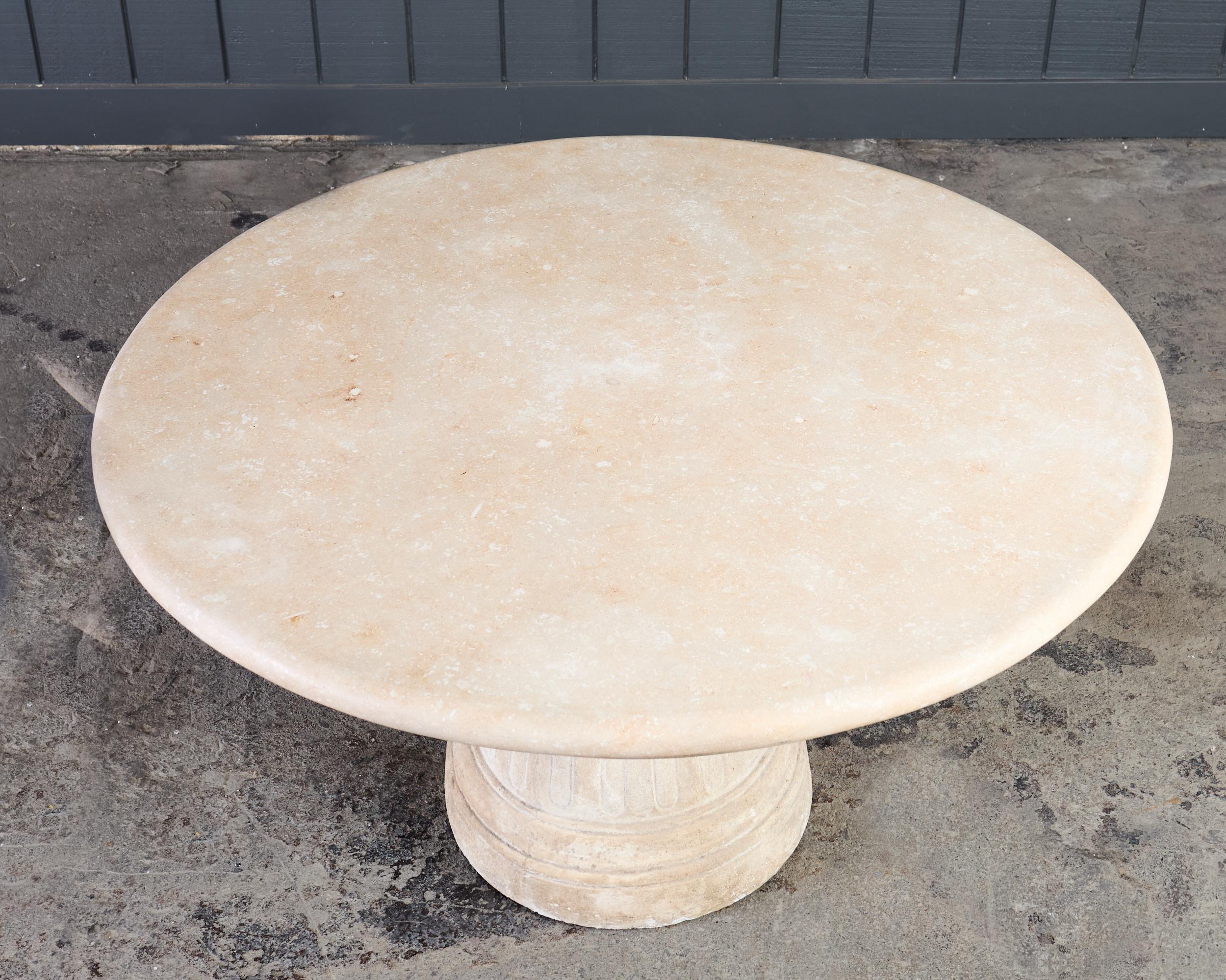Mesa de comedor neoclásica de piedra para jardín estilo Luis XVI Dennis & Leen Estadounidense en venta