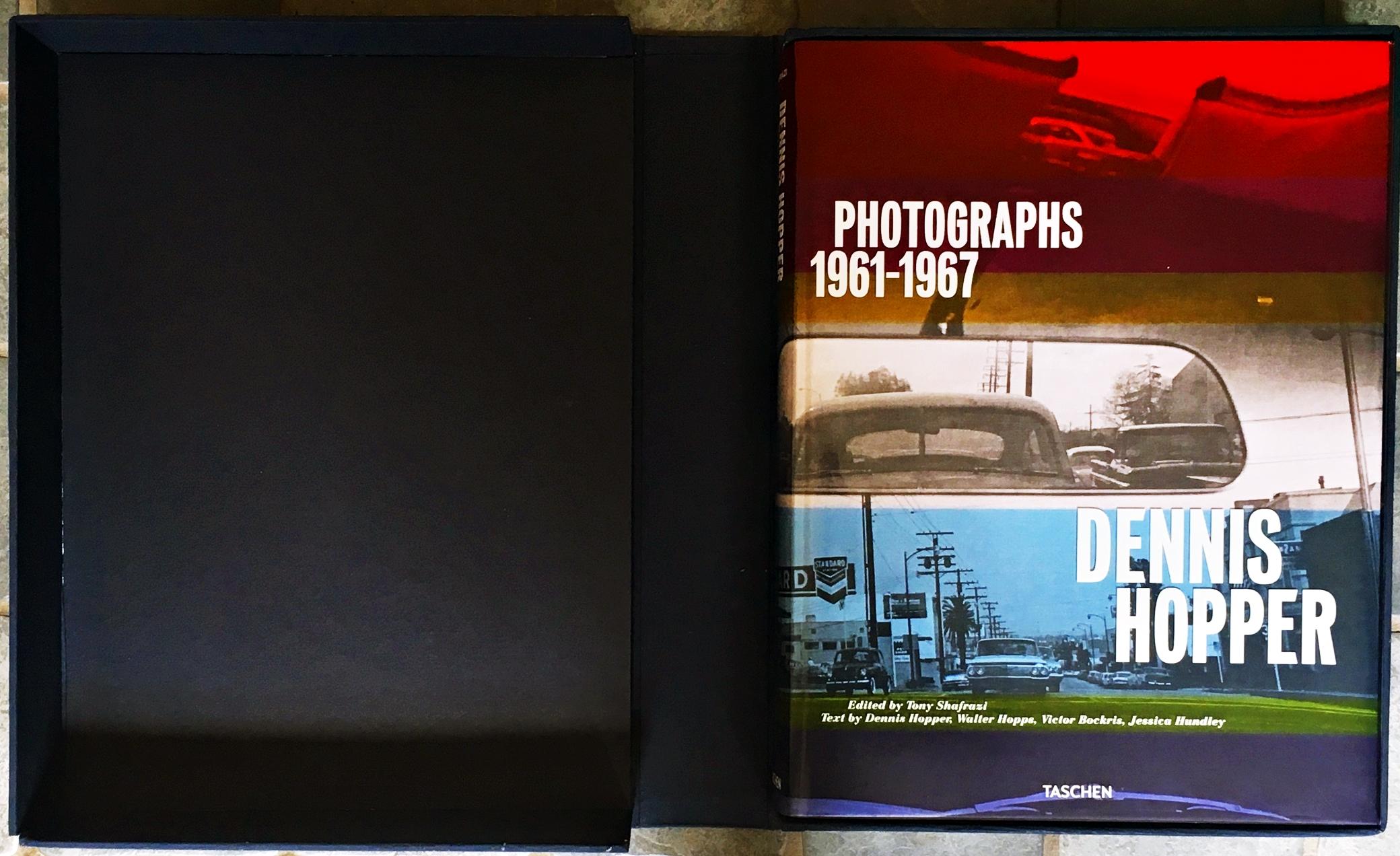 Dennis Hopper Photographs 1961-1967 Monografia firmata a mano in edizione limitata in scatola in vendita 5