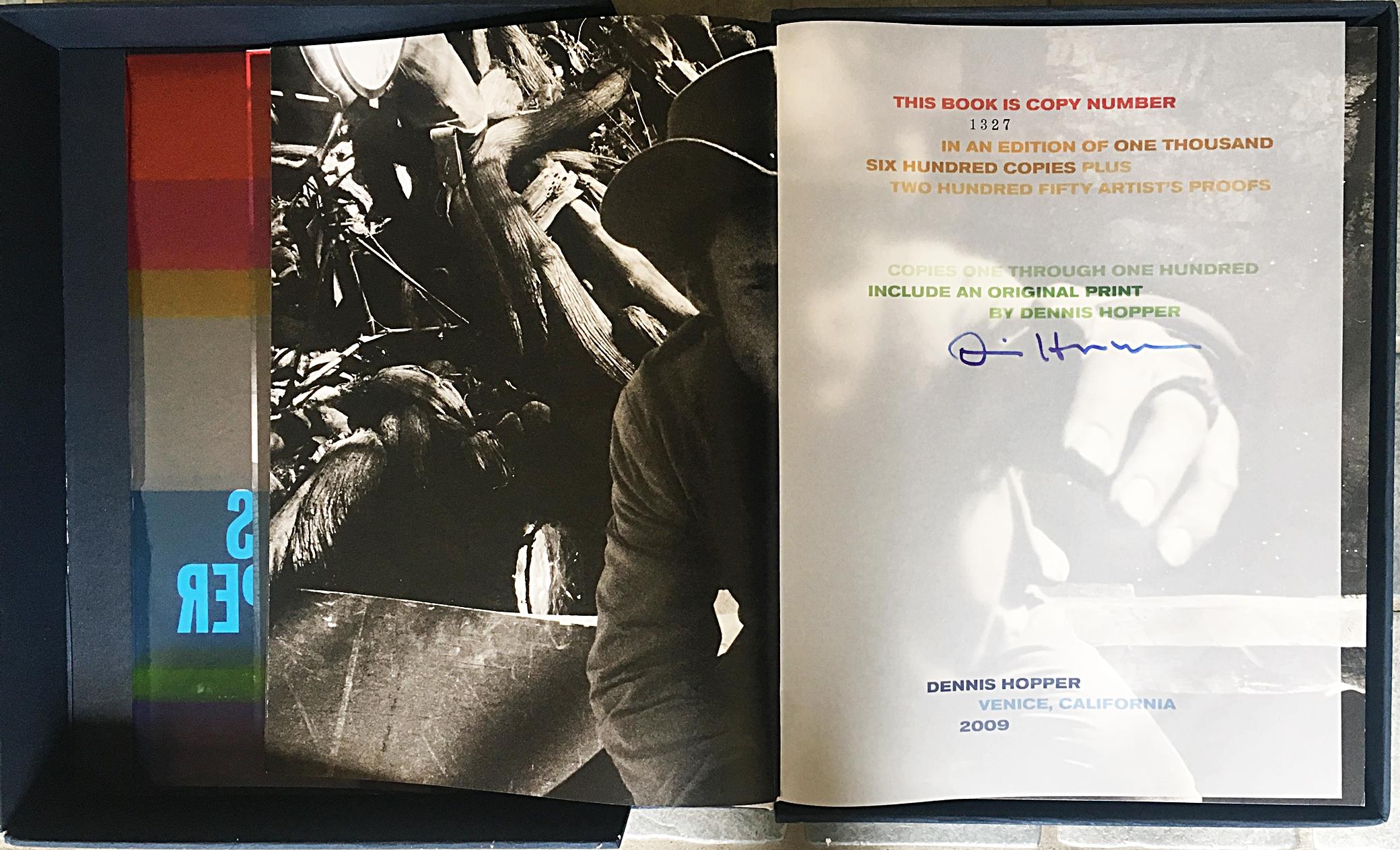 Dennis Hopper Photographs 1961-1967 Monografia firmata a mano in edizione limitata in scatola in vendita 7