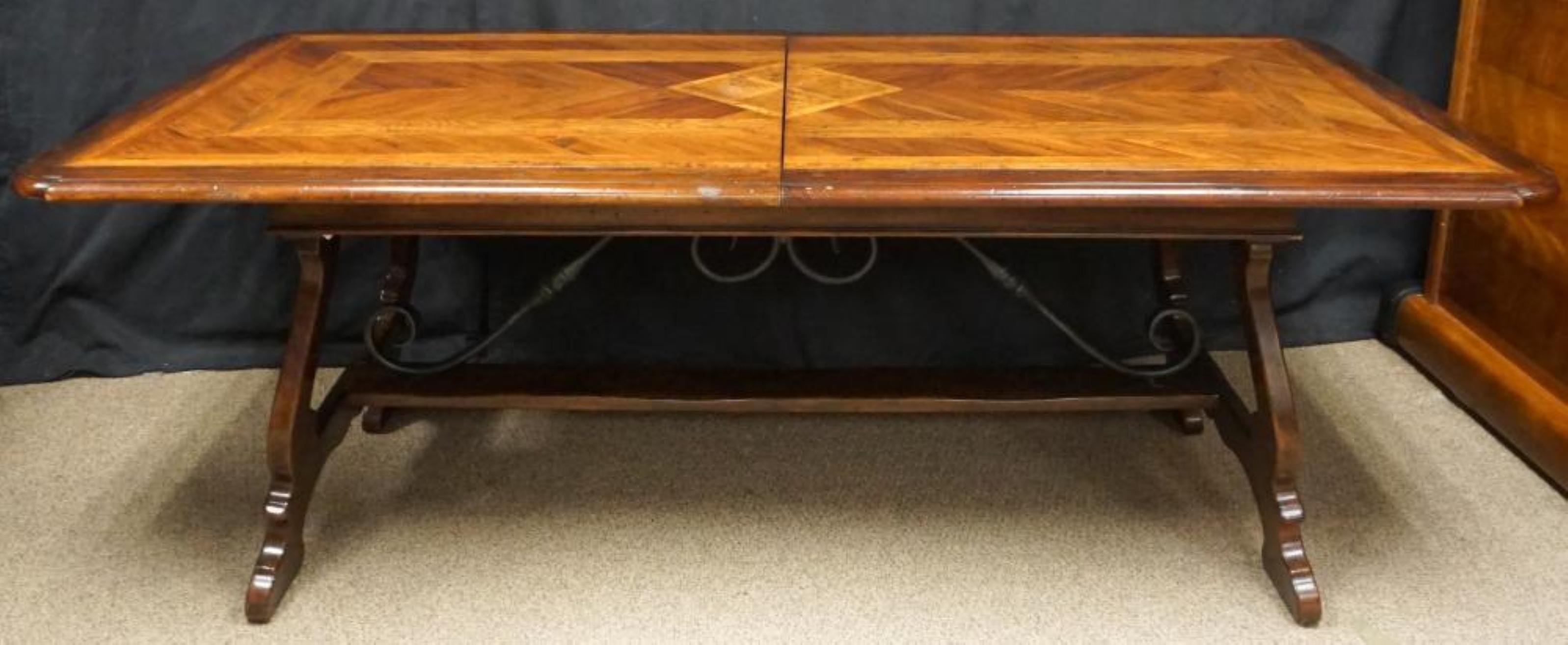 Table à manger à tréteaux Dennis & Leen de style baroque en noyer, chêne et acajou avec parqueterie en vente 8