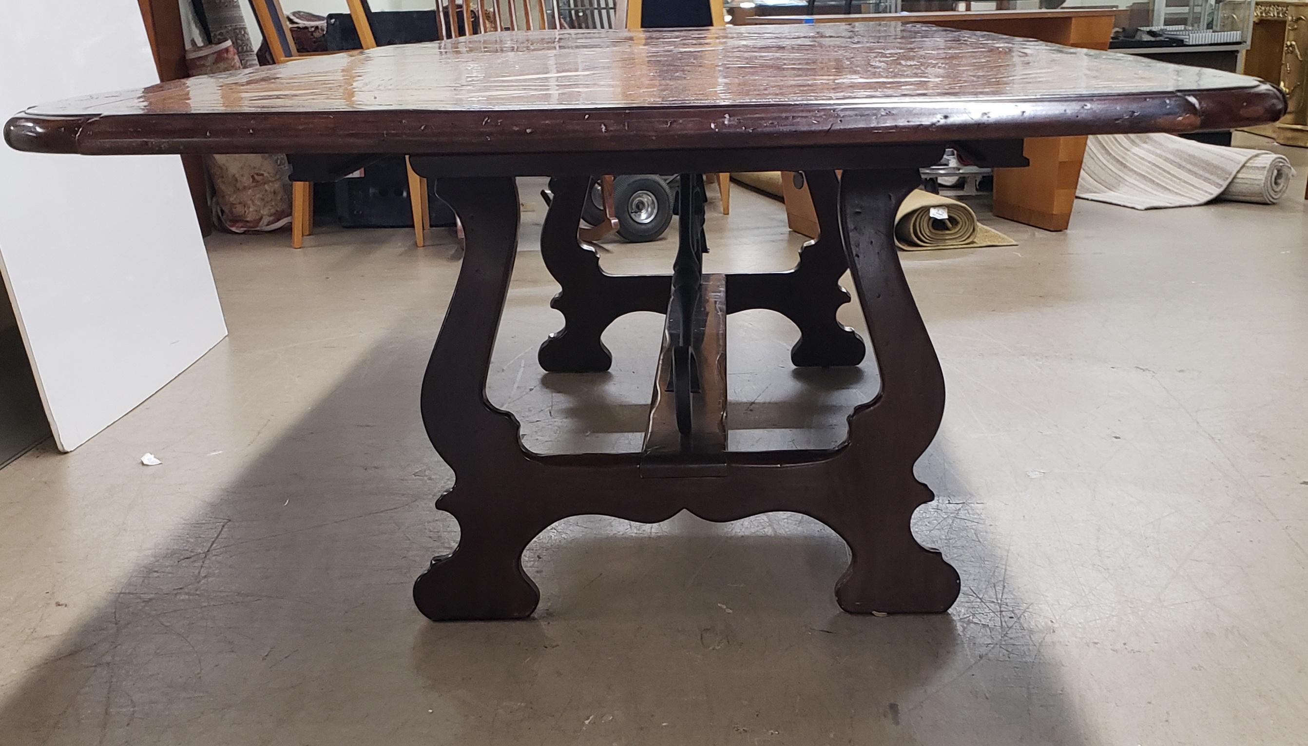 Table à manger à tréteaux Dennis & Leen de style baroque en noyer, chêne et acajou avec parqueterie en vente 9