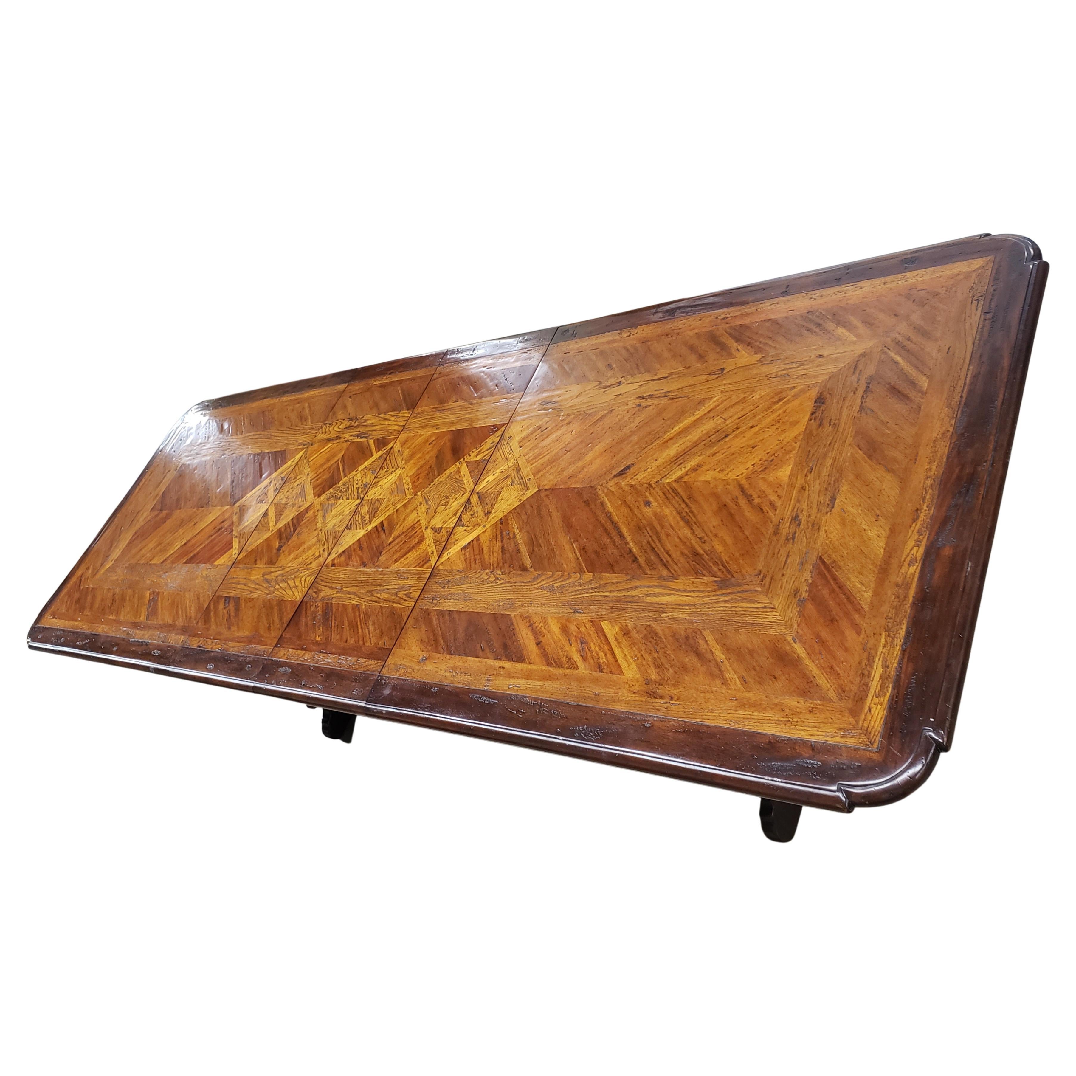 20ième siècle Table à manger à tréteaux Dennis & Leen de style baroque en noyer, chêne et acajou avec parqueterie en vente