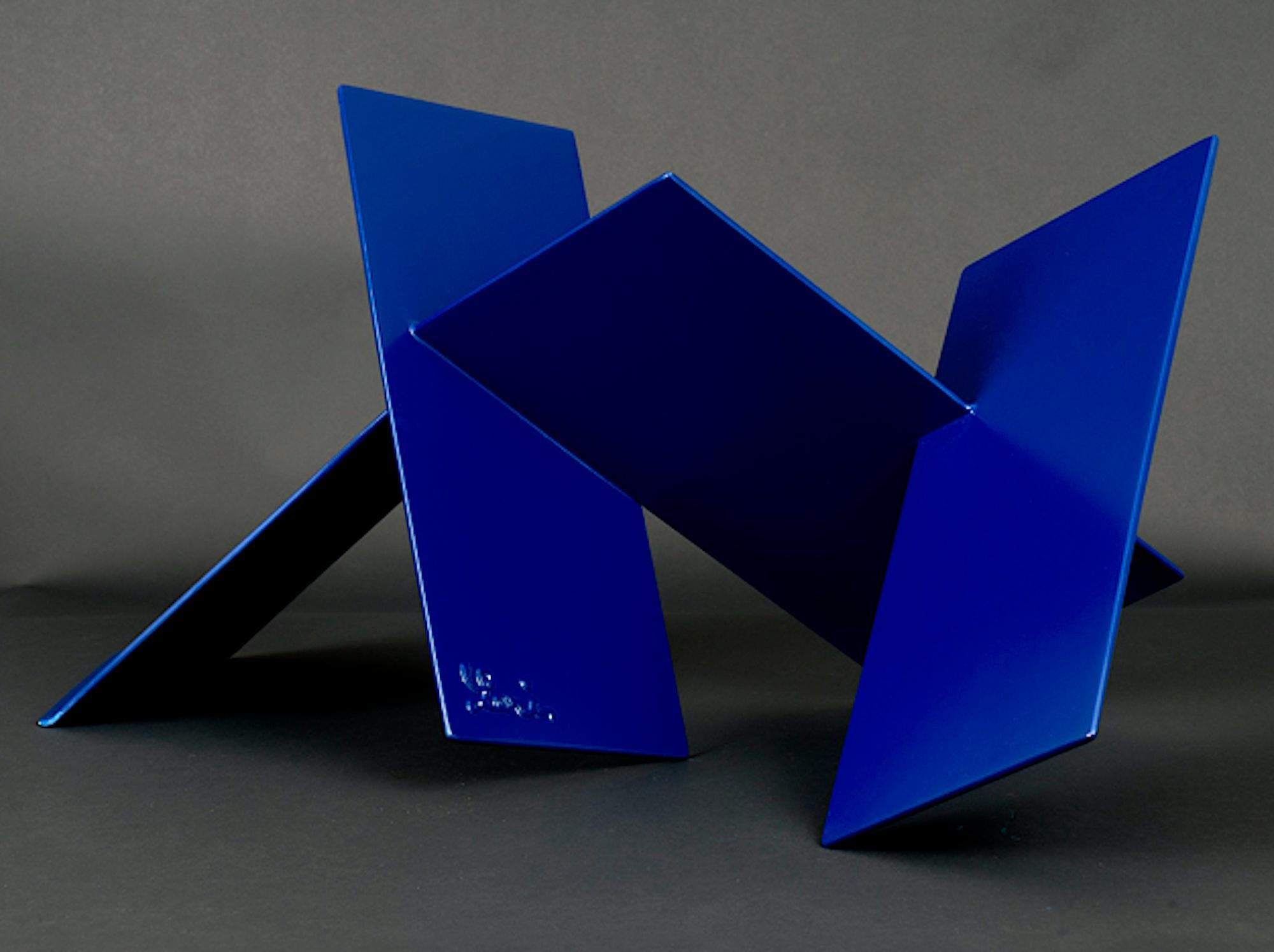 Dennis Leri Abstract Sculpture – Blau