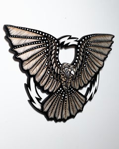 "Relámpago silencioso", Talla de madera, Pájaro en vuelo, Relámpago, Búho, Simétrico, Relieve