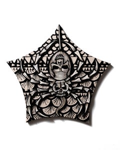"Toil by Nature", Scultura in legno, Stampa a rilievo, Teschio, Ragno, Motivi in bianco e nero