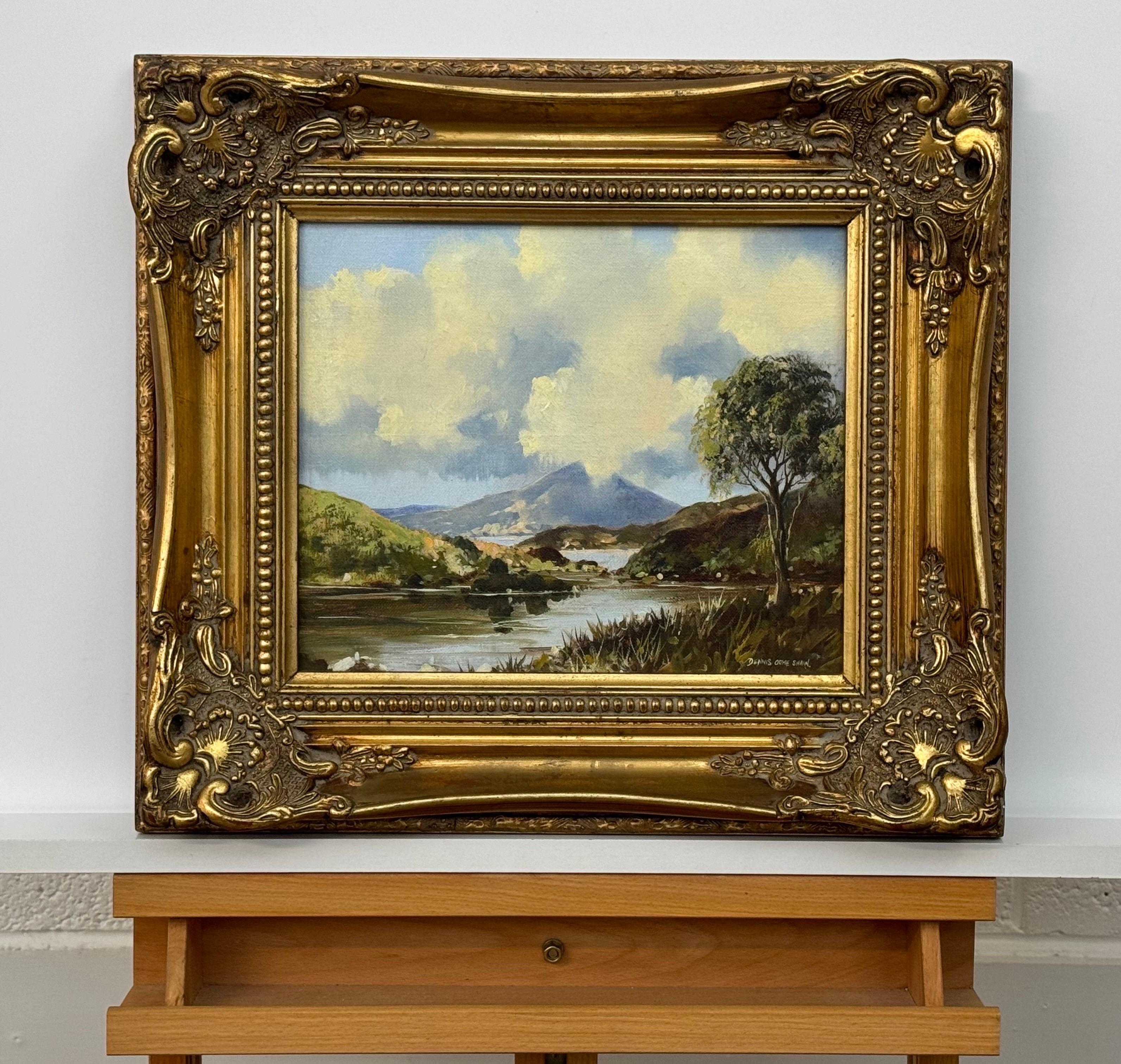 Montagna e lago nella campagna irlandese - Pittura ad olio di un artista nordirlandese in vendita 2