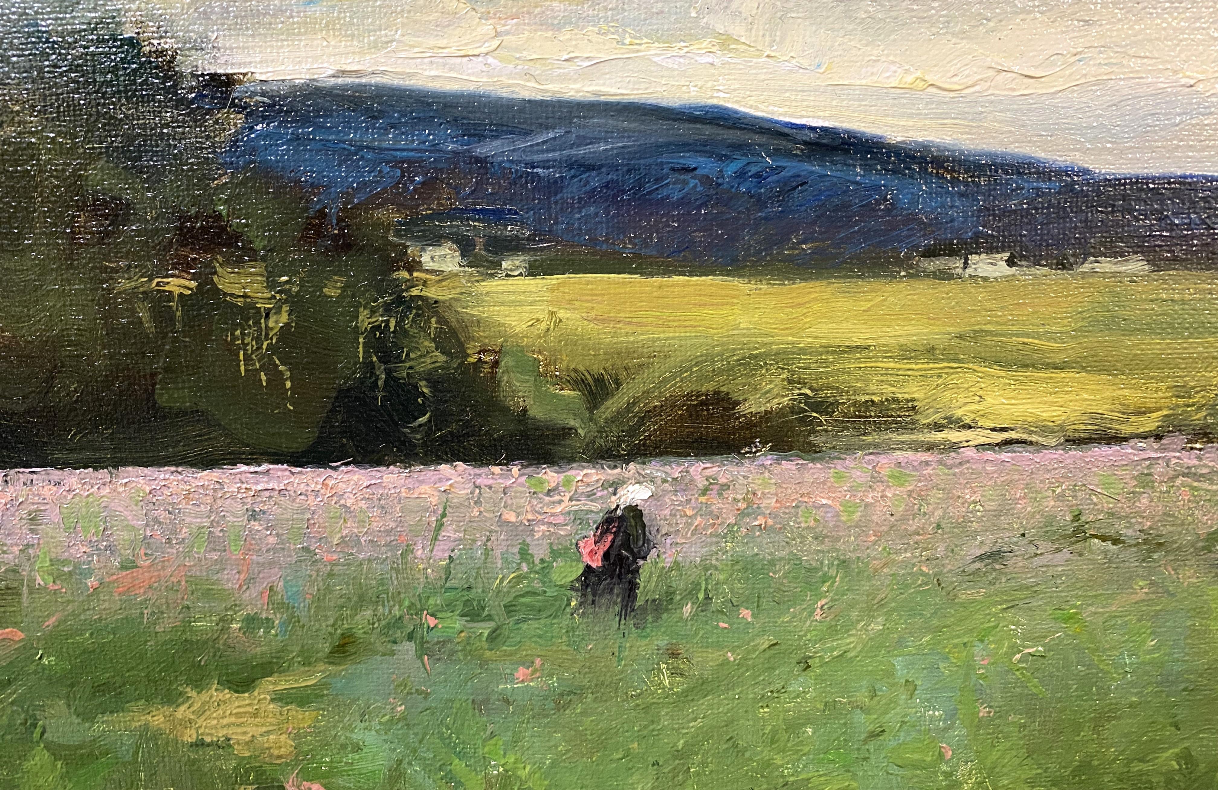 Un bel paesaggio tonalista di campi di papaveri con una singola figura che cammina, opera dell'artista americano contemporaneo Dennis Sheehan (nato nel 1950). Sheehan nacque a Boston, nel Massachusetts, e divenne famoso come pittore tonalista nello