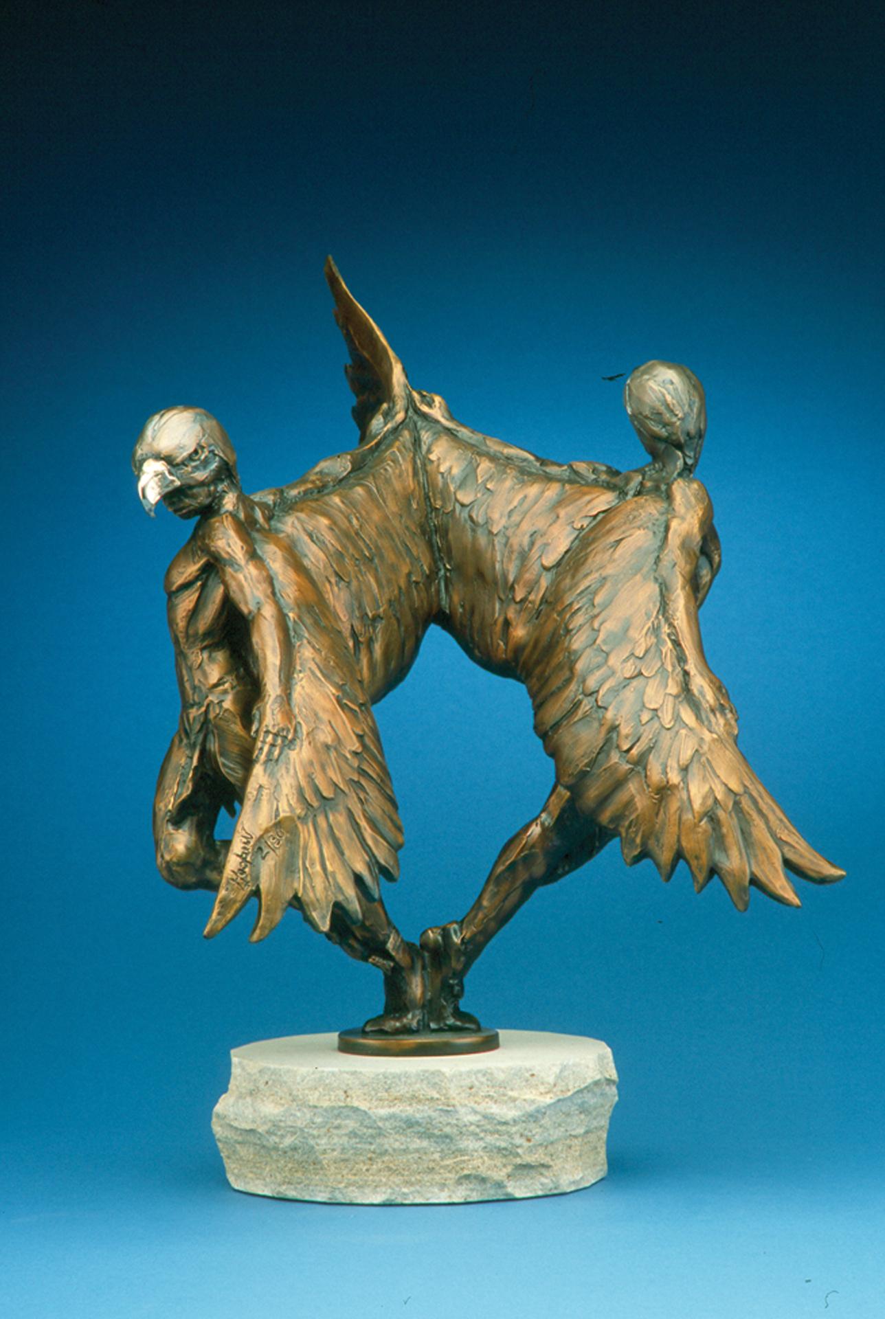 Eagle's Glance-Studie – Sculpture von Denny Haskew