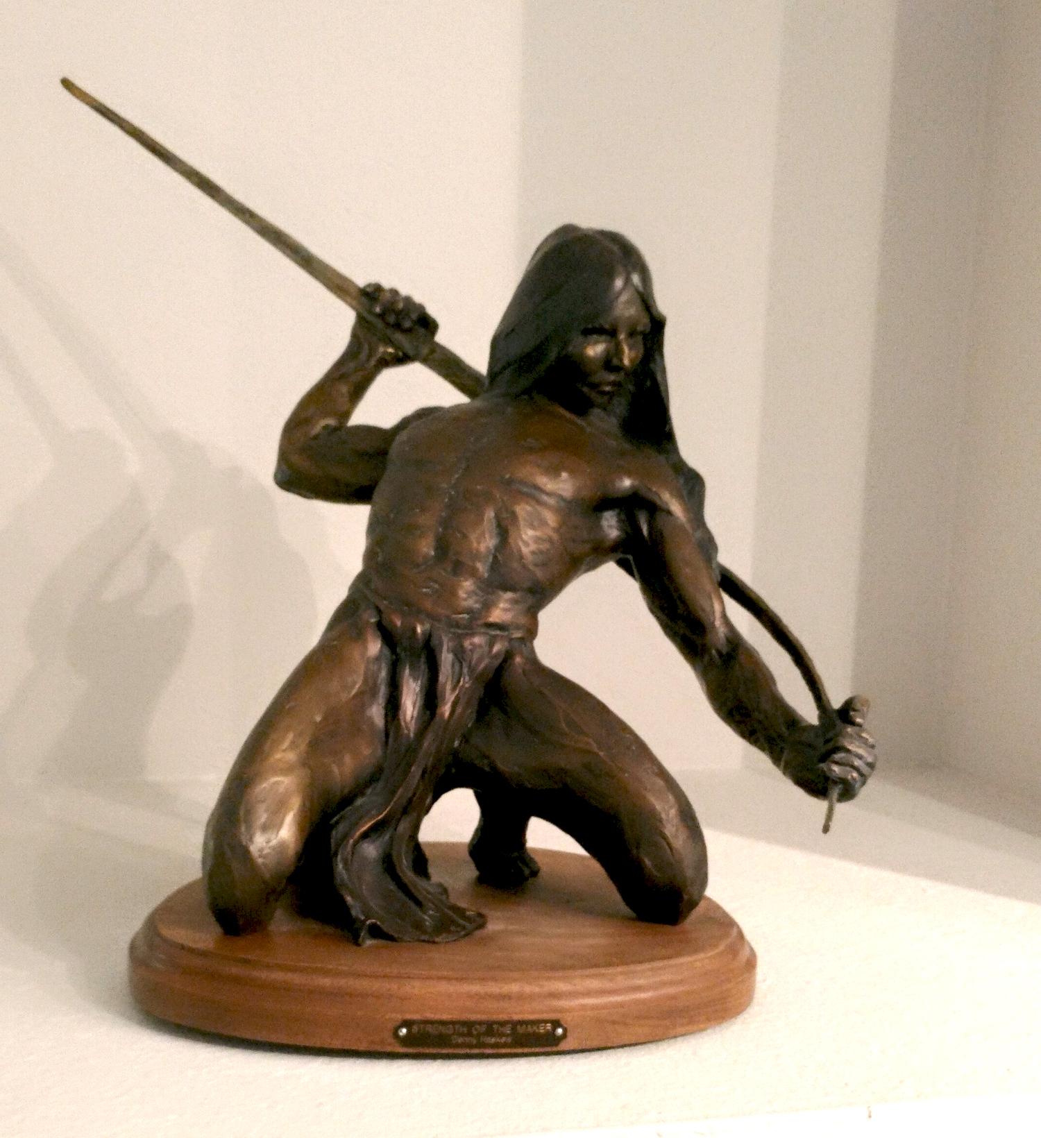 Denny Haskew Figurative Sculpture – Strength of the Maker Maquette 21" hochbronze-Maquette