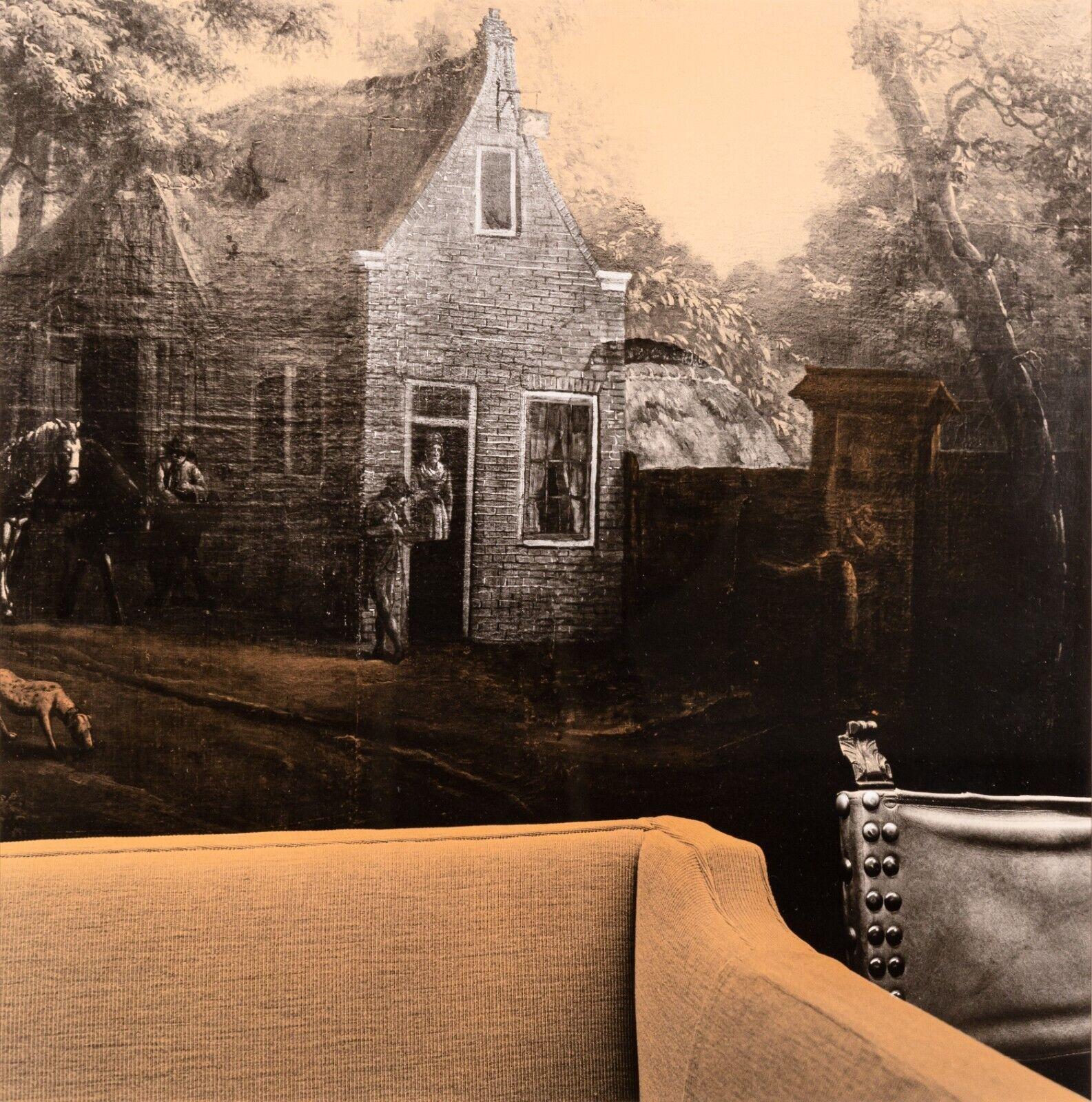 Une intrigante estampe photographique surréaliste contemporaine de Danny Moers. Il s'agit d'une œuvre d'art unique qui a été imprimée à la main selon les techniques traditionnelles de film noir et blanc et de chambre noire de Whiting. Il n'y a pas