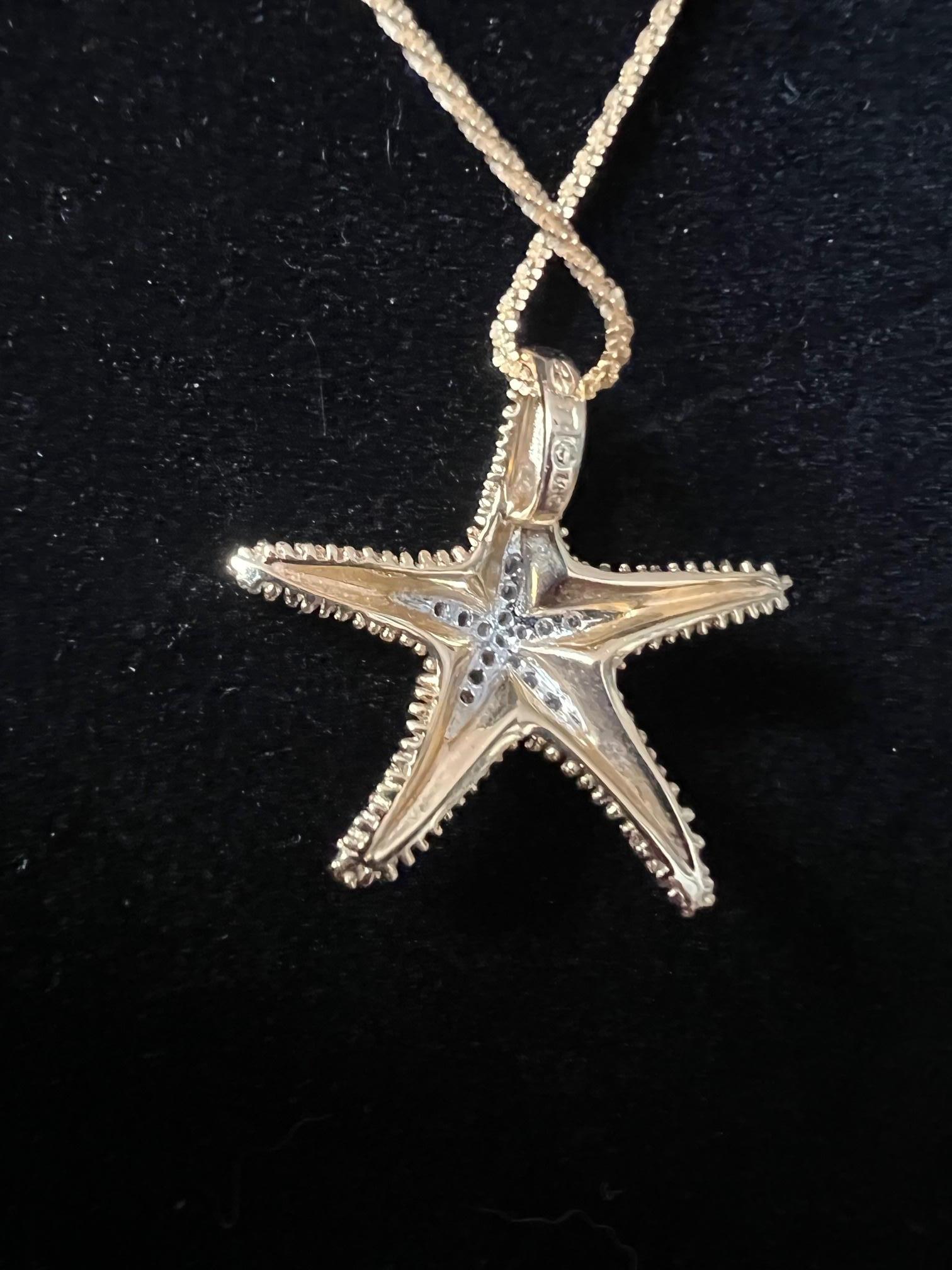 Brilliant Cut Denny Wong 14k 30mm Starfish Pendant With 16 White Diamonds For Sale